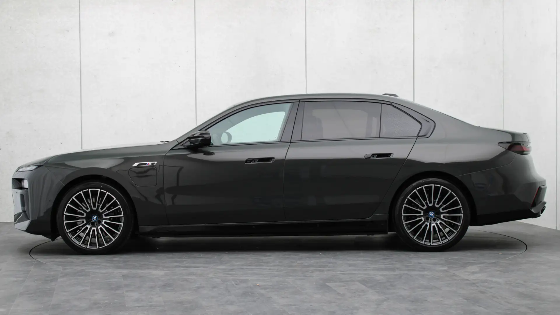BMW 760 7-serie M760e xDrive | Exclusive Lounge | B&W | Sk Gris - 2