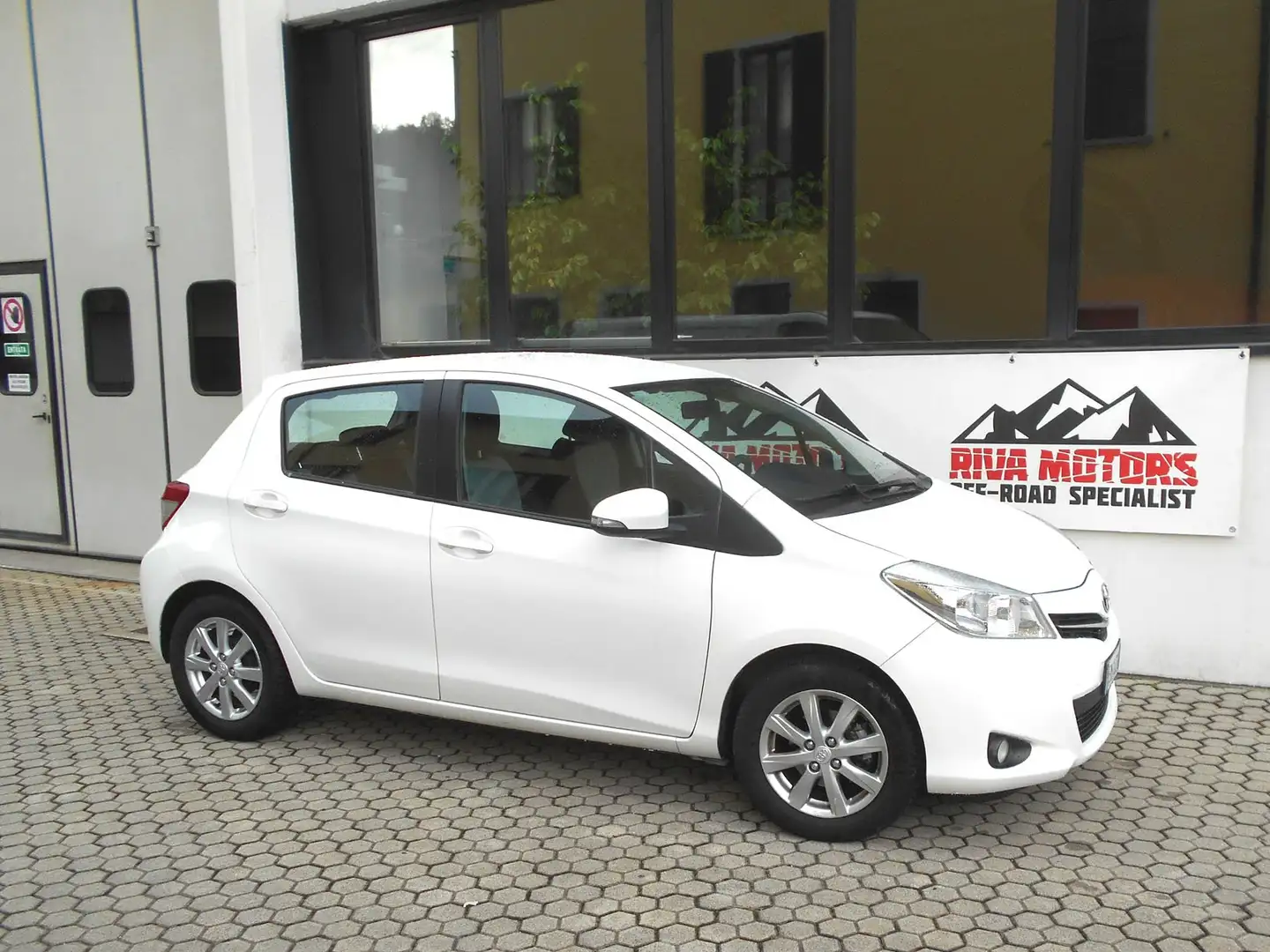Toyota Yaris Yaris 5p 1.0 NEOPATENTATO Bianco - 2
