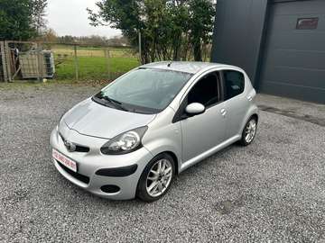 1.0 Essence AIRCO  2010 115000km 5portes