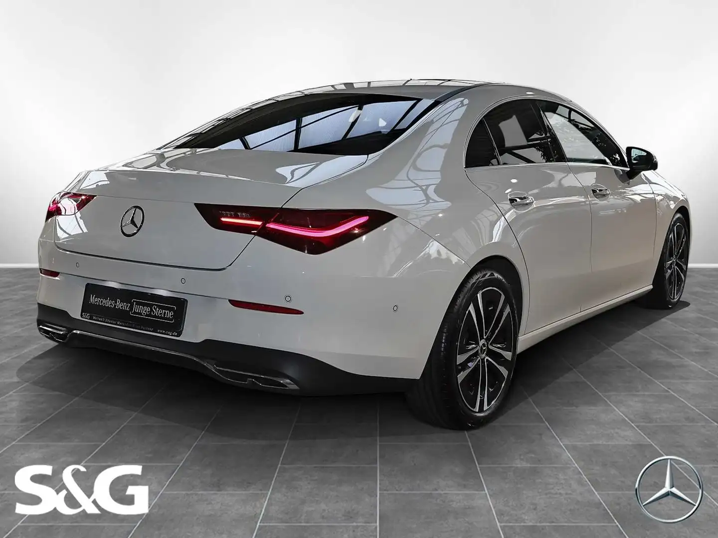 Mercedes-Benz CLA 180 Coupé DISTR+TOTWINKEL+PANO+MBUX+LED+18" Weiß - 2