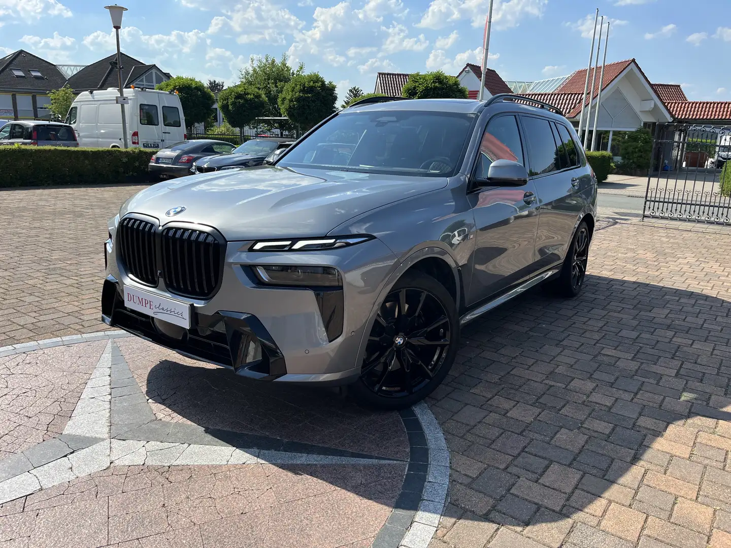 BMW X7 xDrive 40 d M Sport INT+EXT 6-Sitze AHK PANO VOLL Grijs - 1