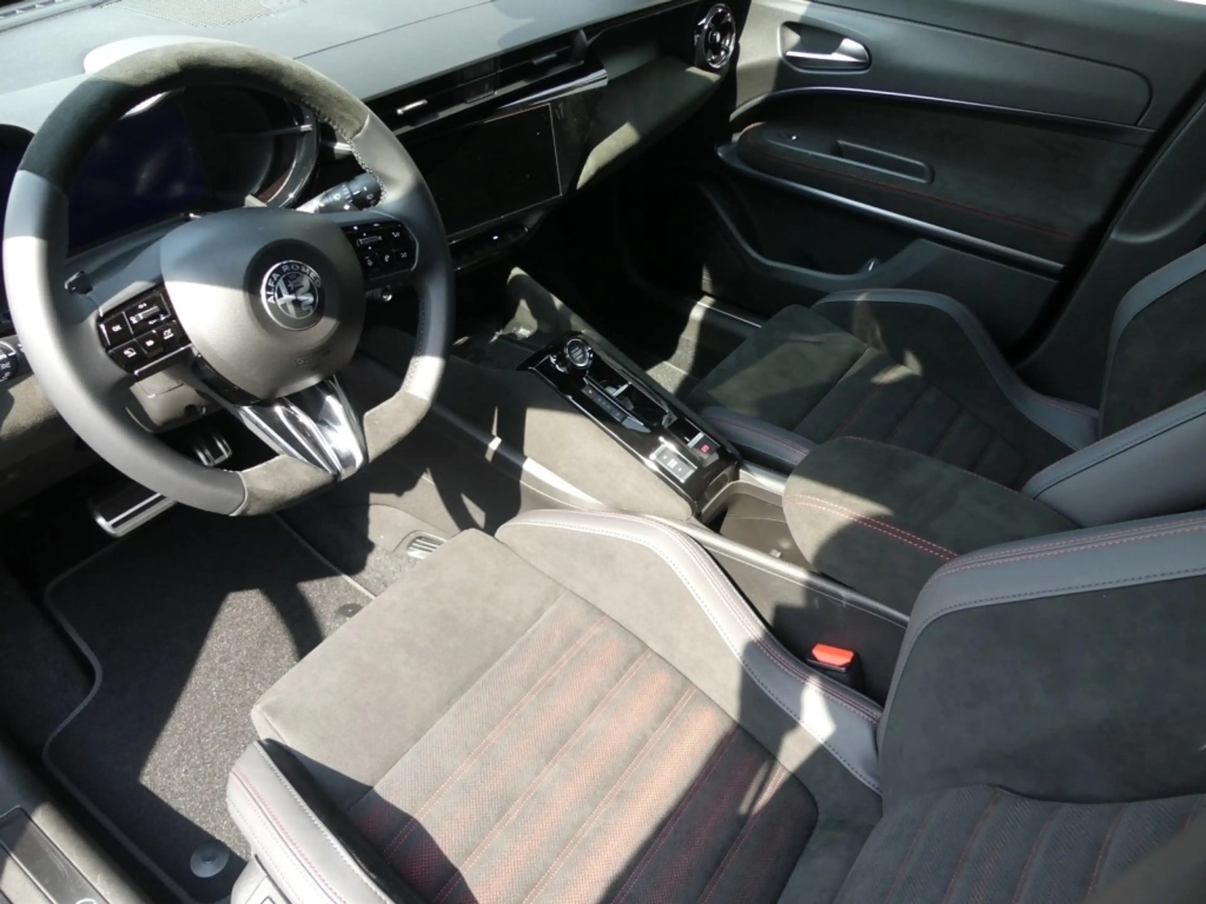 Alfa Romeo Junior IBRIDA Q4 1.2 VGT 145PS DCT6 SPORT SABELT — photo 10