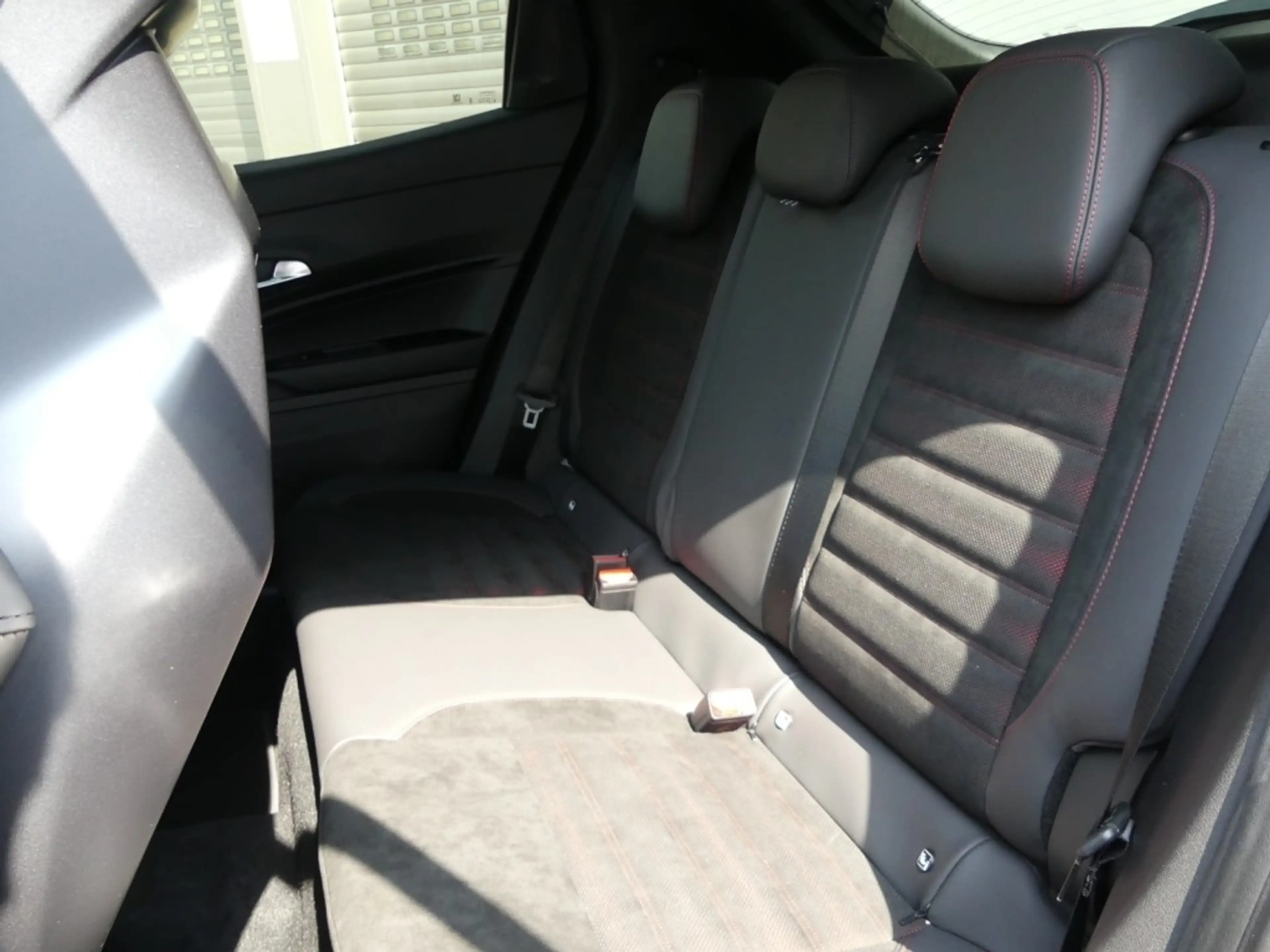 Alfa Romeo Junior IBRIDA Q4 1.2 VGT 145PS DCT6 SPORT SABELT — photo 11