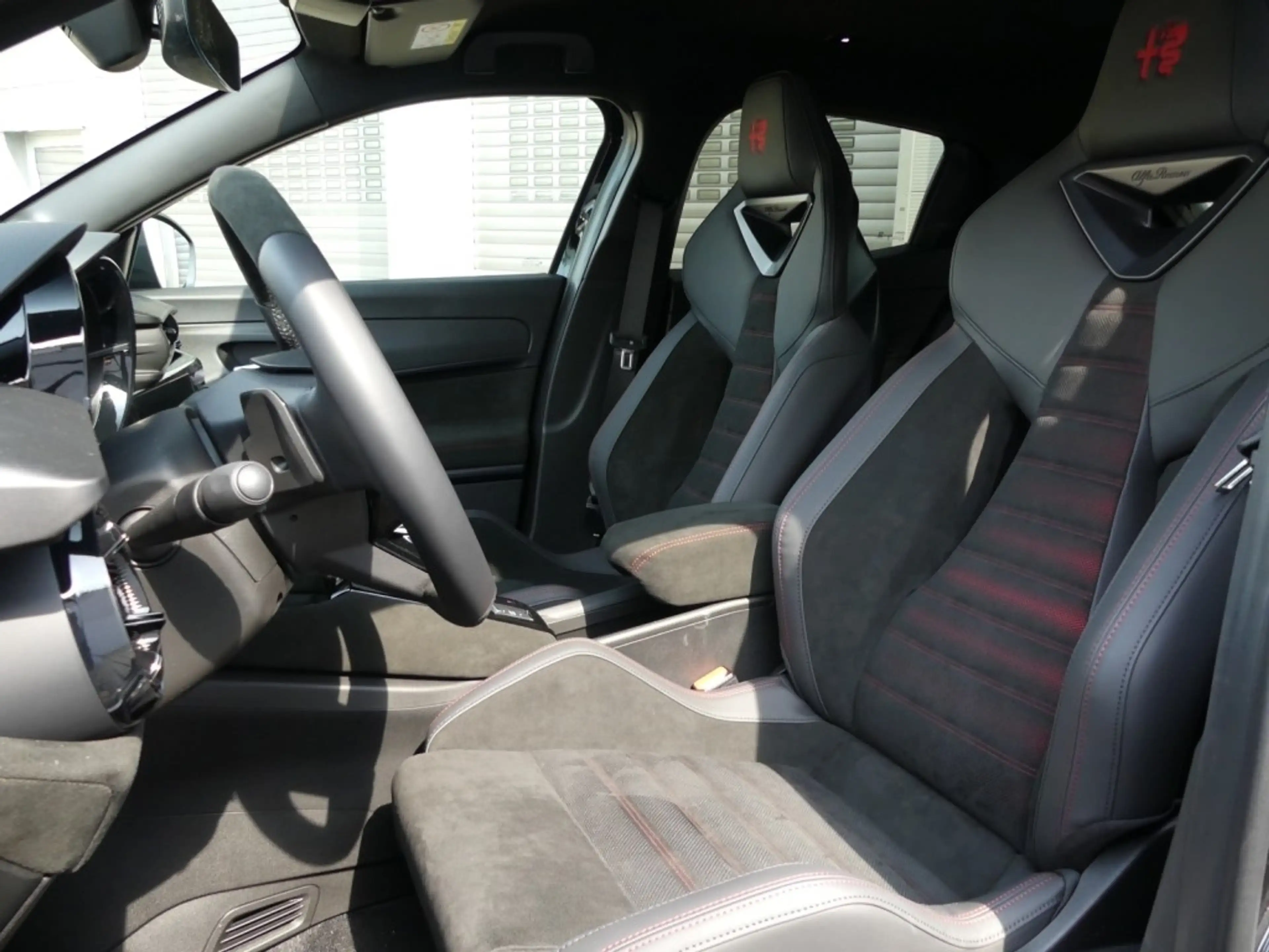 Alfa Romeo Junior IBRIDA Q4 1.2 VGT 145PS DCT6 SPORT SABELT — photo 9