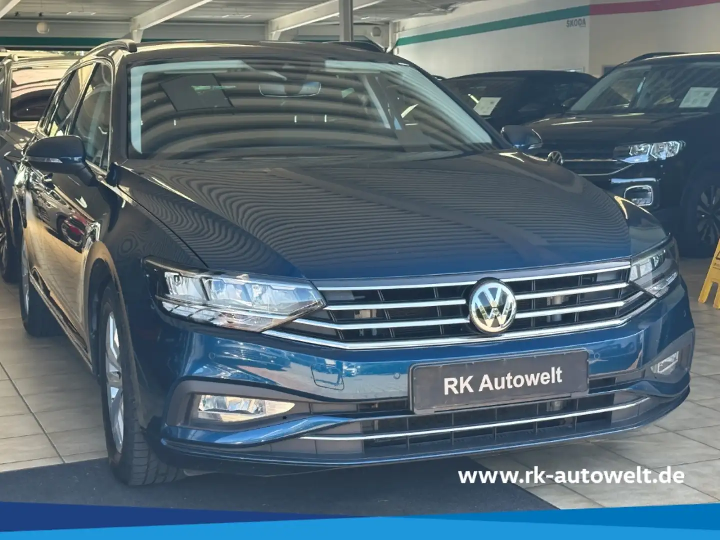 Volkswagen Passat Variant 1.5 TSI DSG  Business NAVI AHK-klappbar LED Kurven Kék - 1