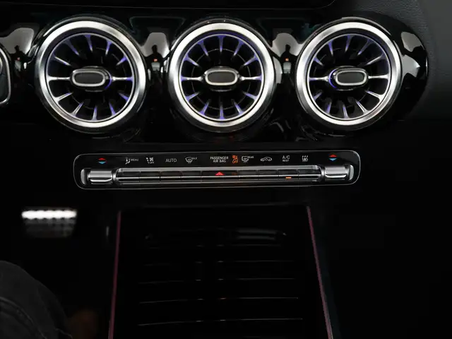 Mercedes-Benz Gla view 12