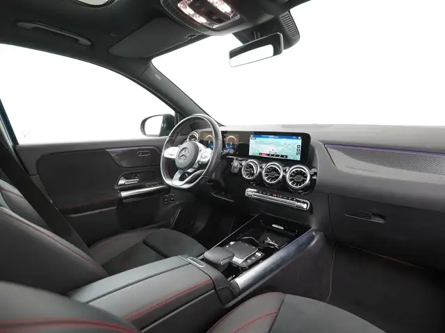 Mercedes-Benz Gla view 2
