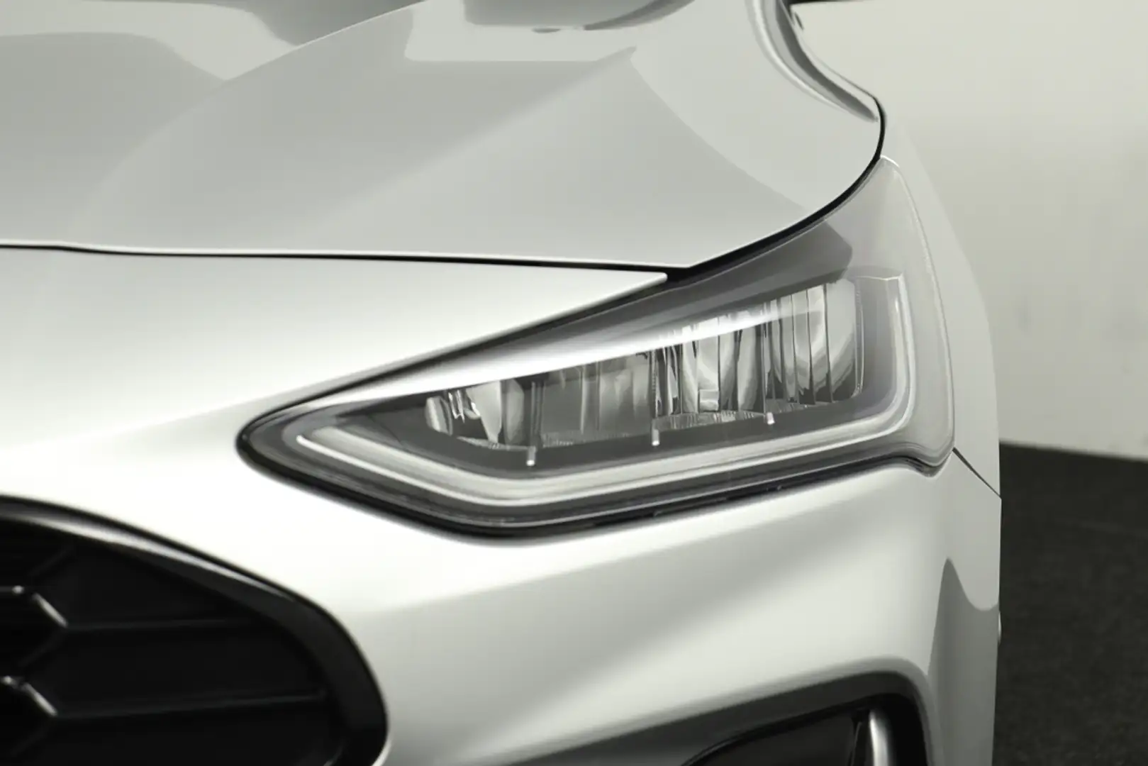 Ford Focus Wagon 1.0 ECOBOOST HYBRID ST-LINE STYLE ECC/CRUISE Grijs - 2