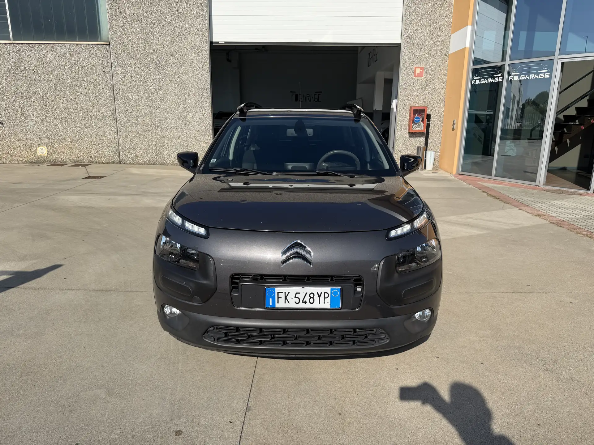 시트로엥 C4 Cactus 2017 건메탈 사진 8