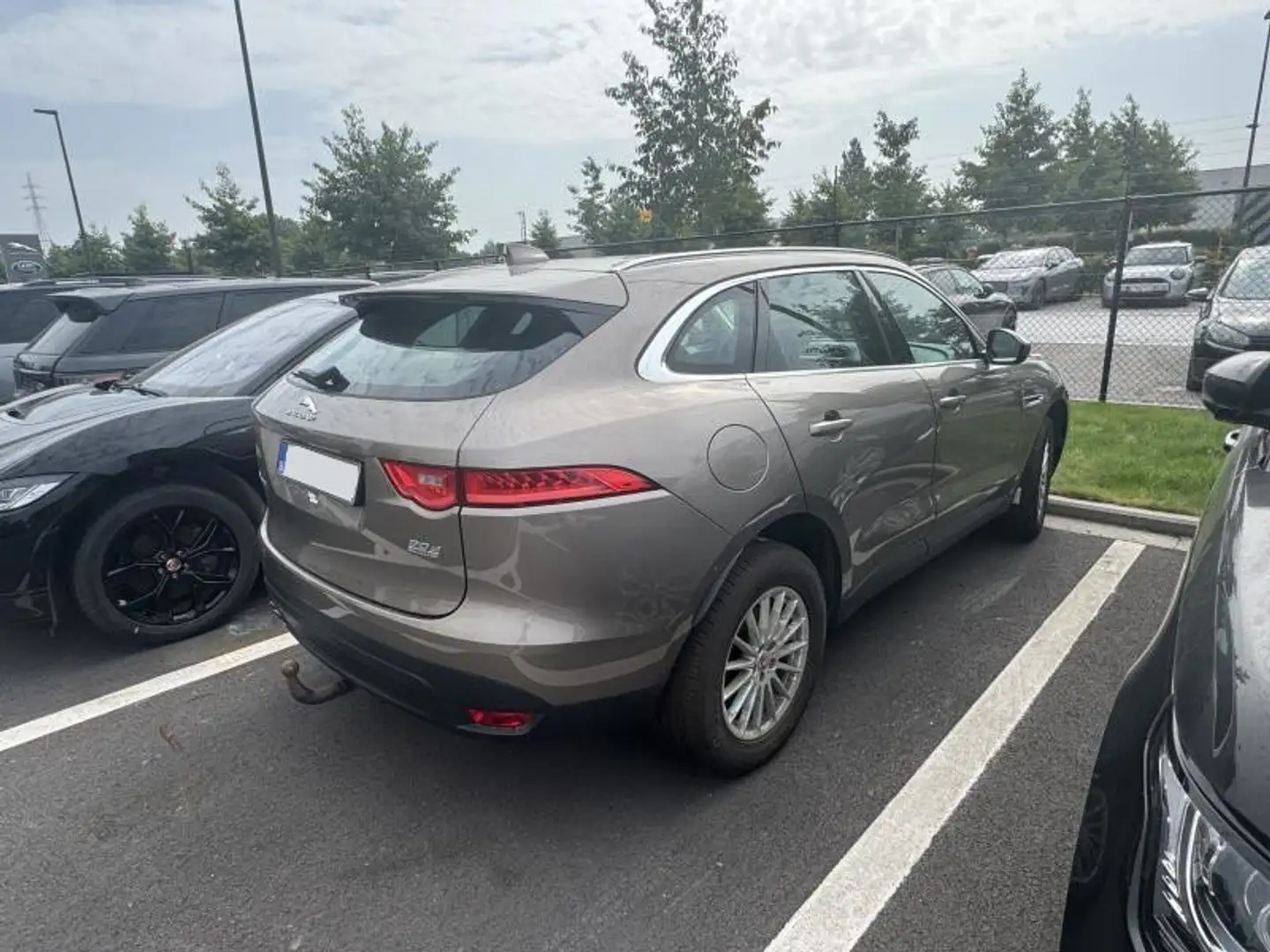 Jaguar F-Pace 2.0d Aut. /€6.600 netto / Pano / Leder / Navi / Brun - 2