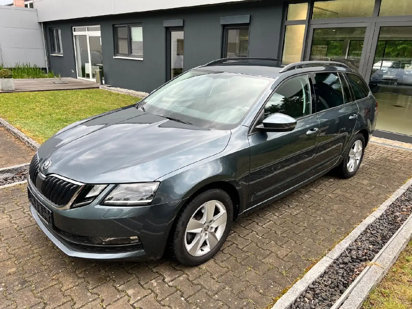 Skoda Octavia Tour - 1