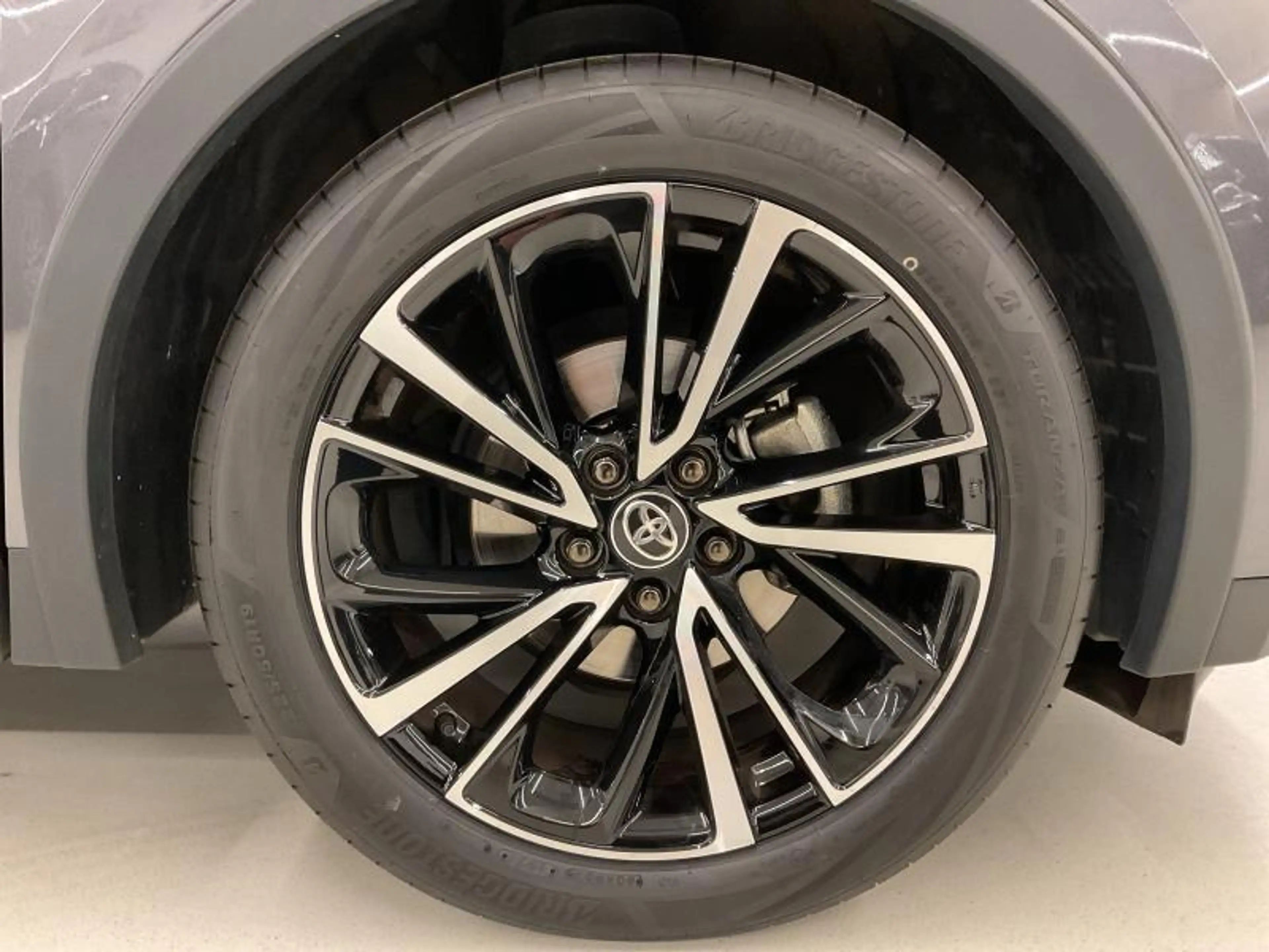 Toyota C-HR 140hp HEV Premium BiTone | carplay | camera — photo 13