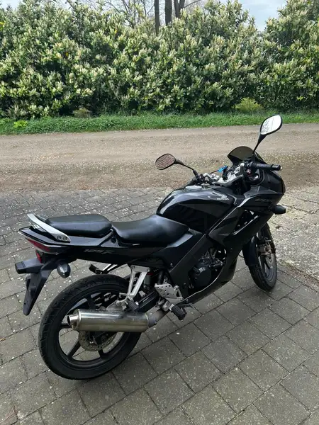 Honda CBR 125 - foto 2