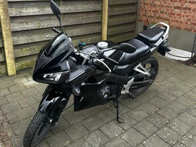 Honda CBR 125 - foto 6