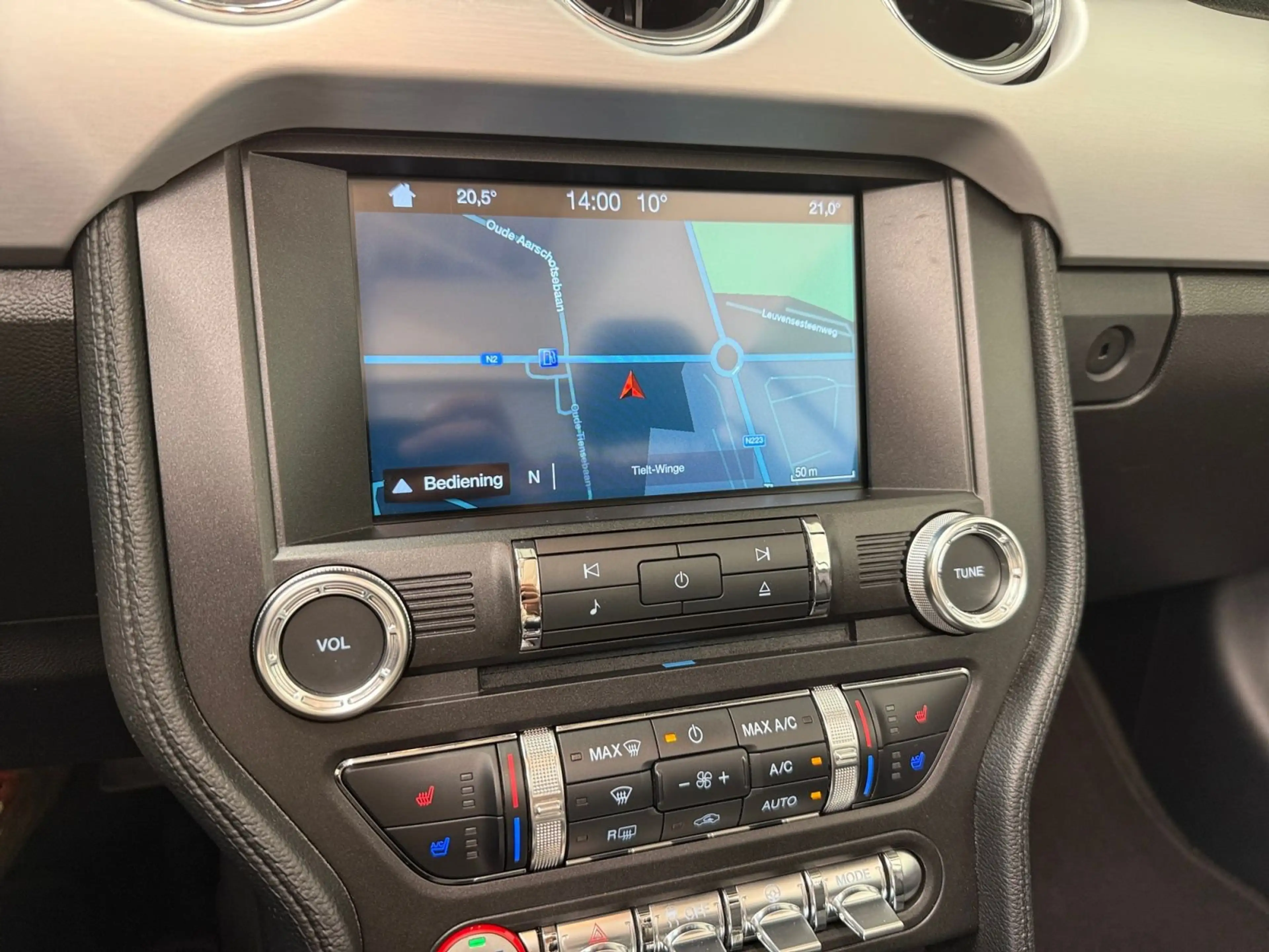 Ford Mustang 2.3 EcoBoost Cabrio — photo 12