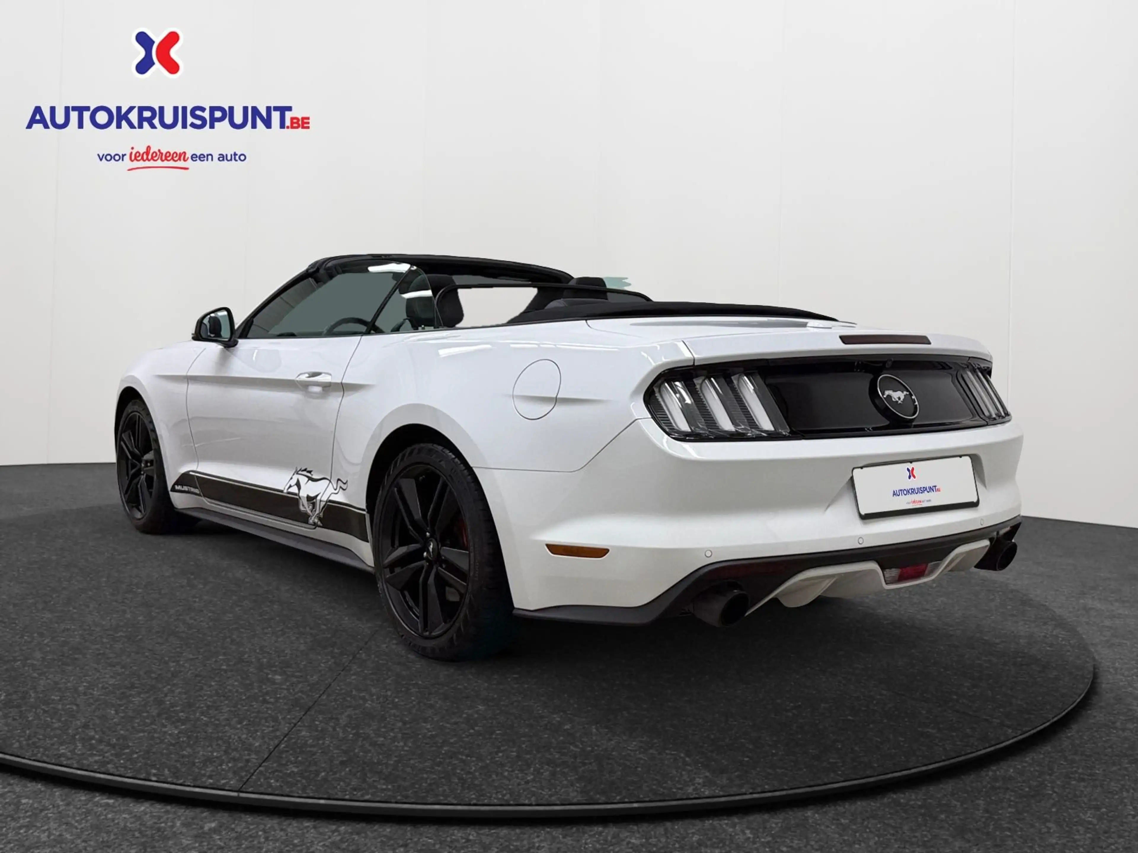 Ford Mustang 2.3 EcoBoost Cabrio — photo 3
