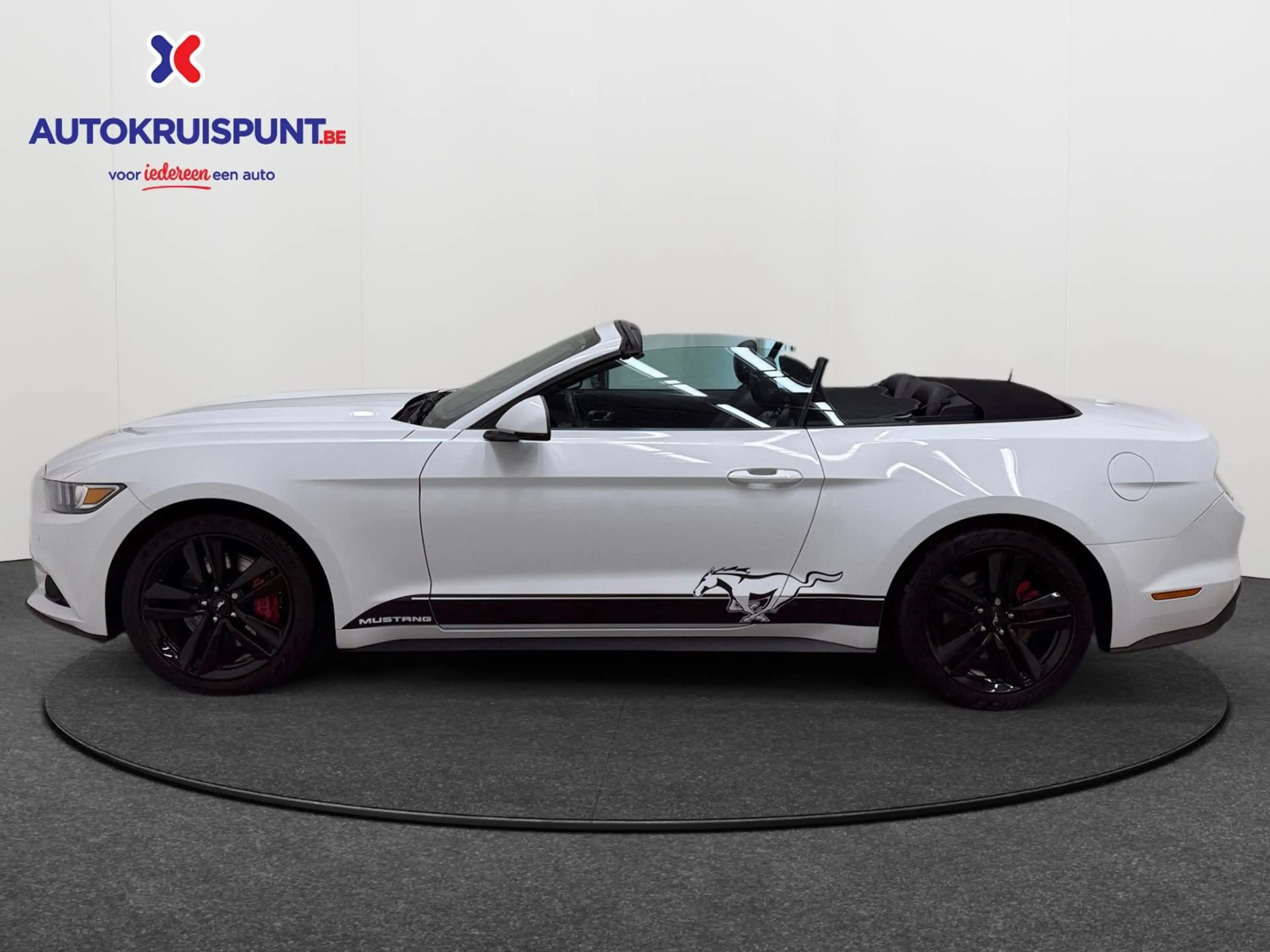 Ford Mustang 2.3 EcoBoost Cabrio — photo 2