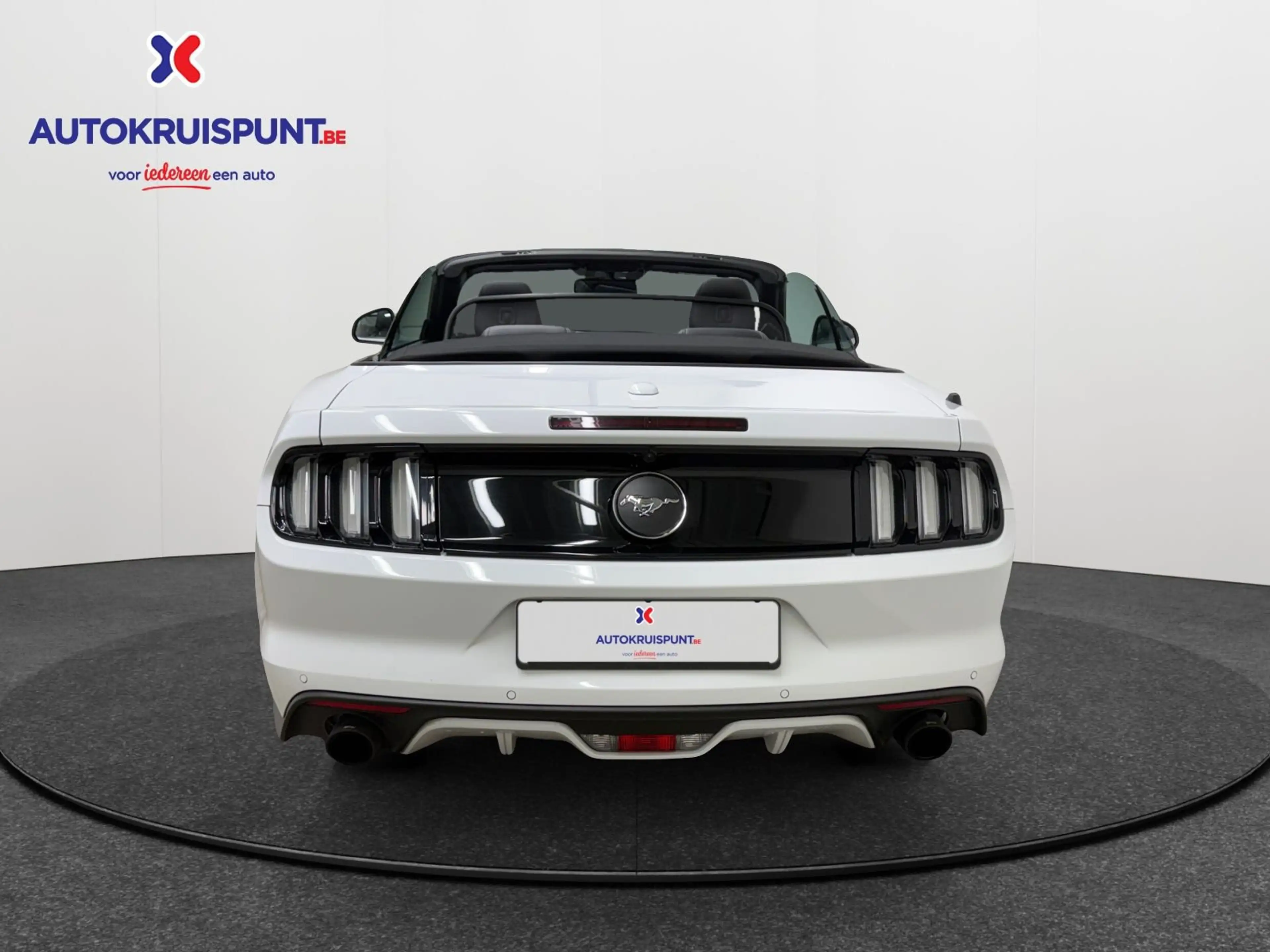 Ford Mustang 2.3 EcoBoost Cabrio — photo 4