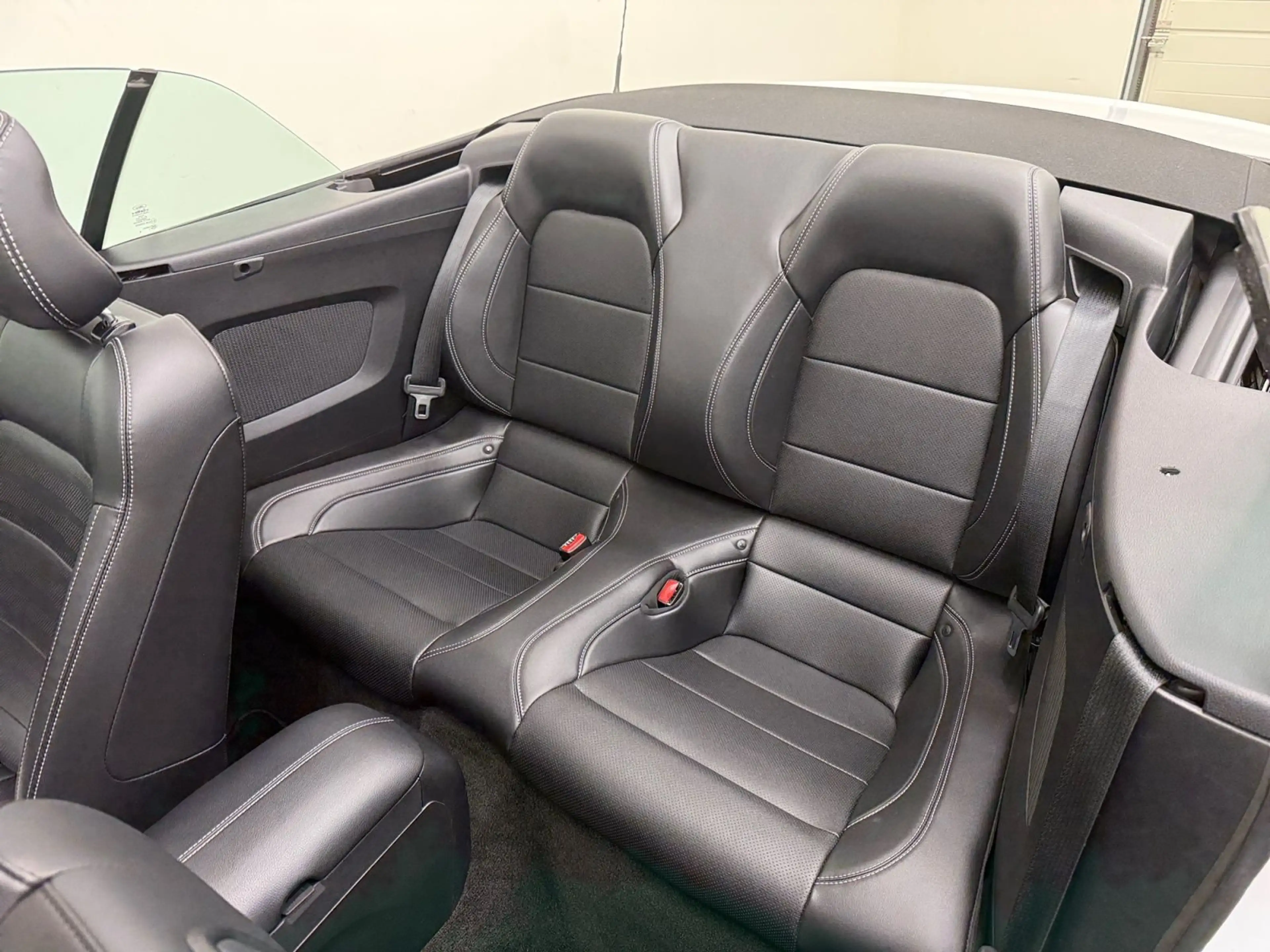 Ford Mustang 2.3 EcoBoost Cabrio — photo 9