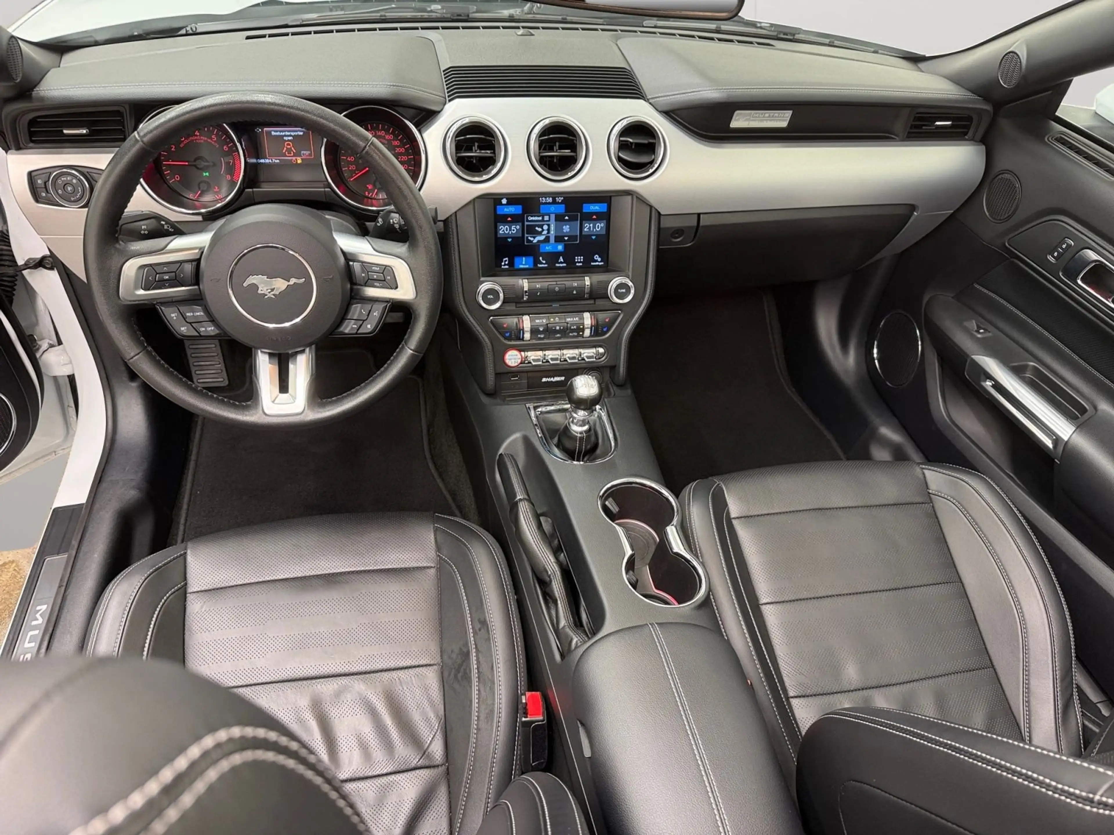 Ford Mustang 2.3 EcoBoost Cabrio — photo 7