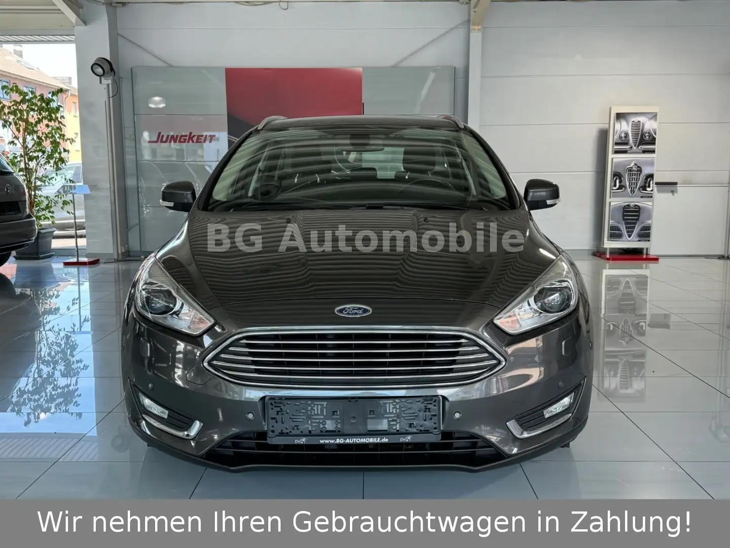 Ford Focus Turnier Titanium*1.Hand*Navigation*PDC* Grau - 2