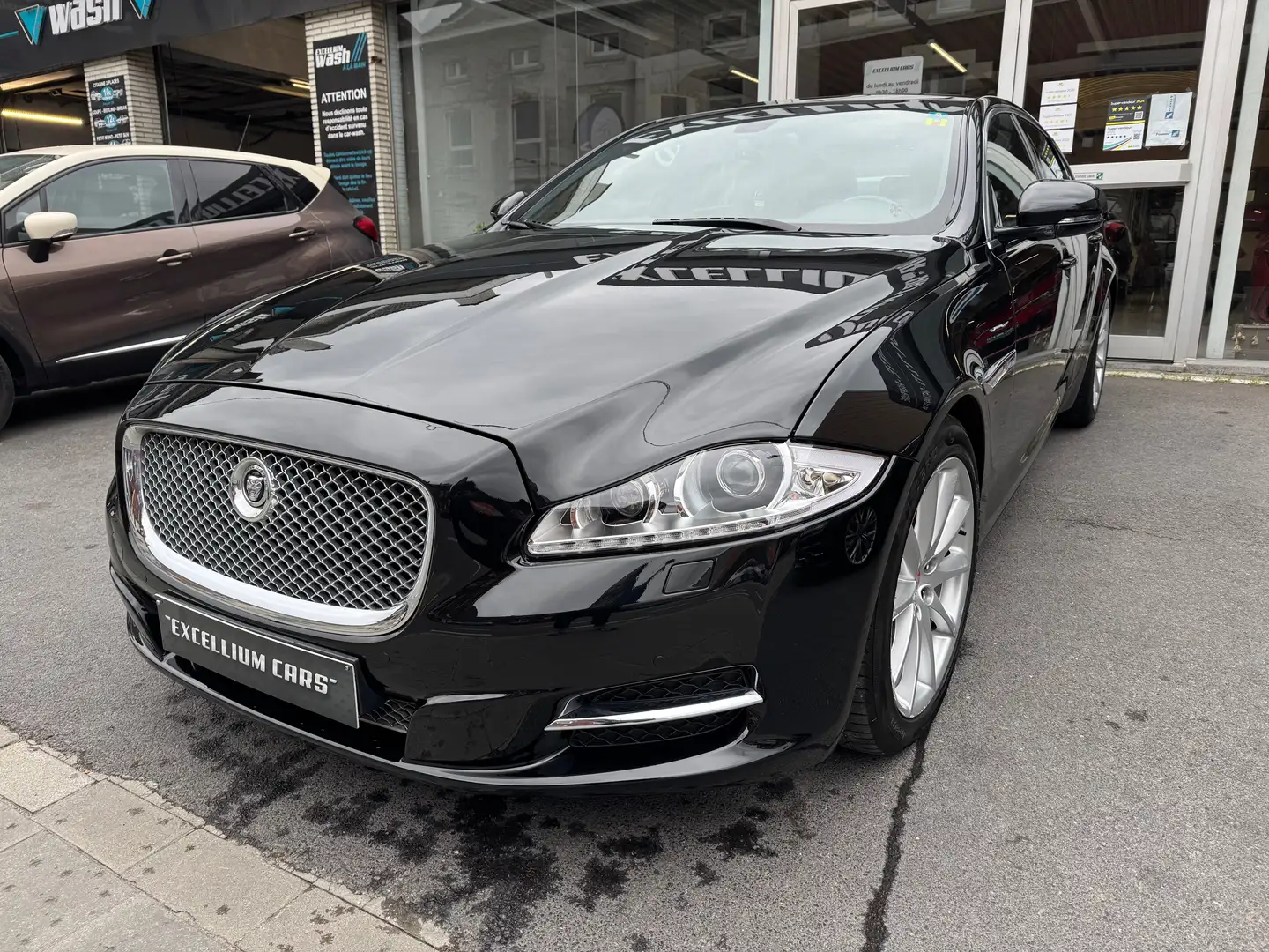 Jaguar XJ XJ 3.0D V6 Toit Pano Cuir Full Options Camera Noir - 1