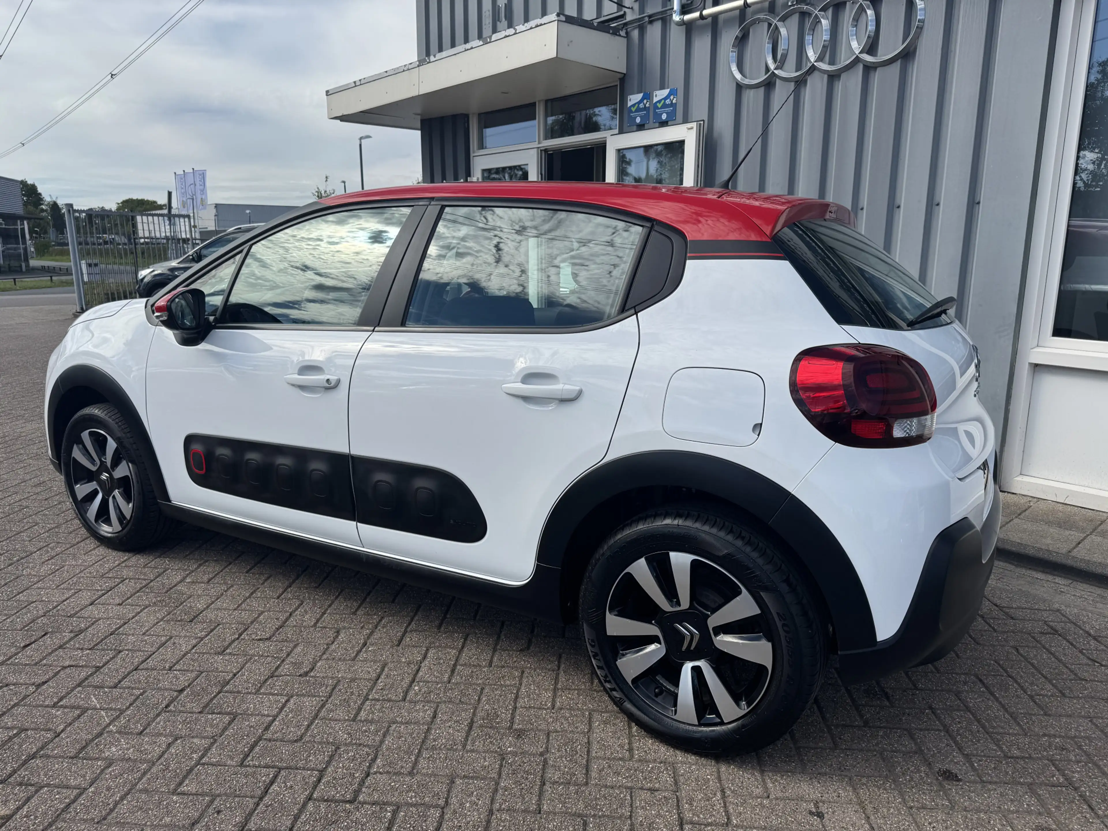 Citroen C3 1.2 PureTech Live — photo 2