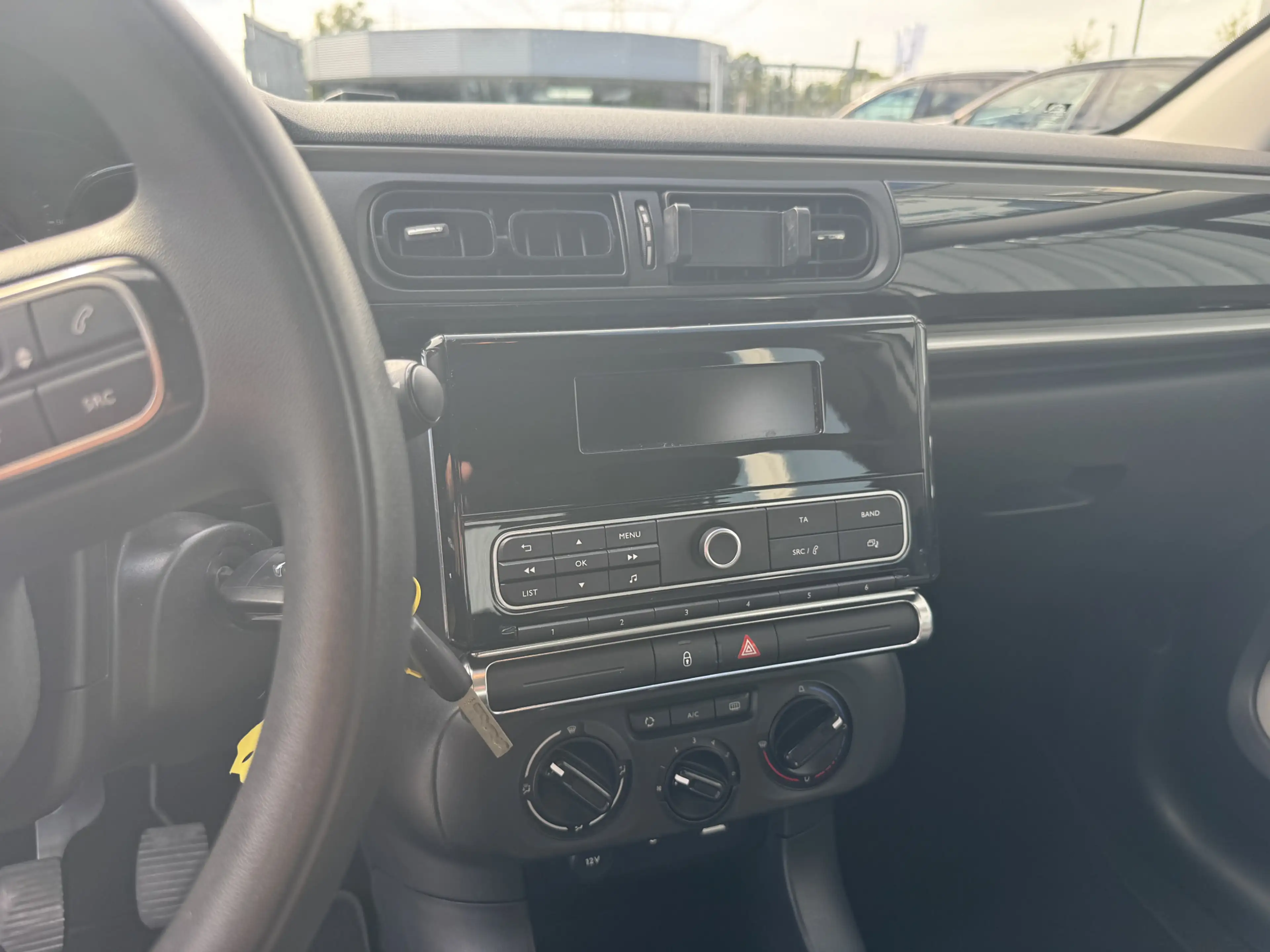 Citroen C3 1.2 PureTech Live — photo 9