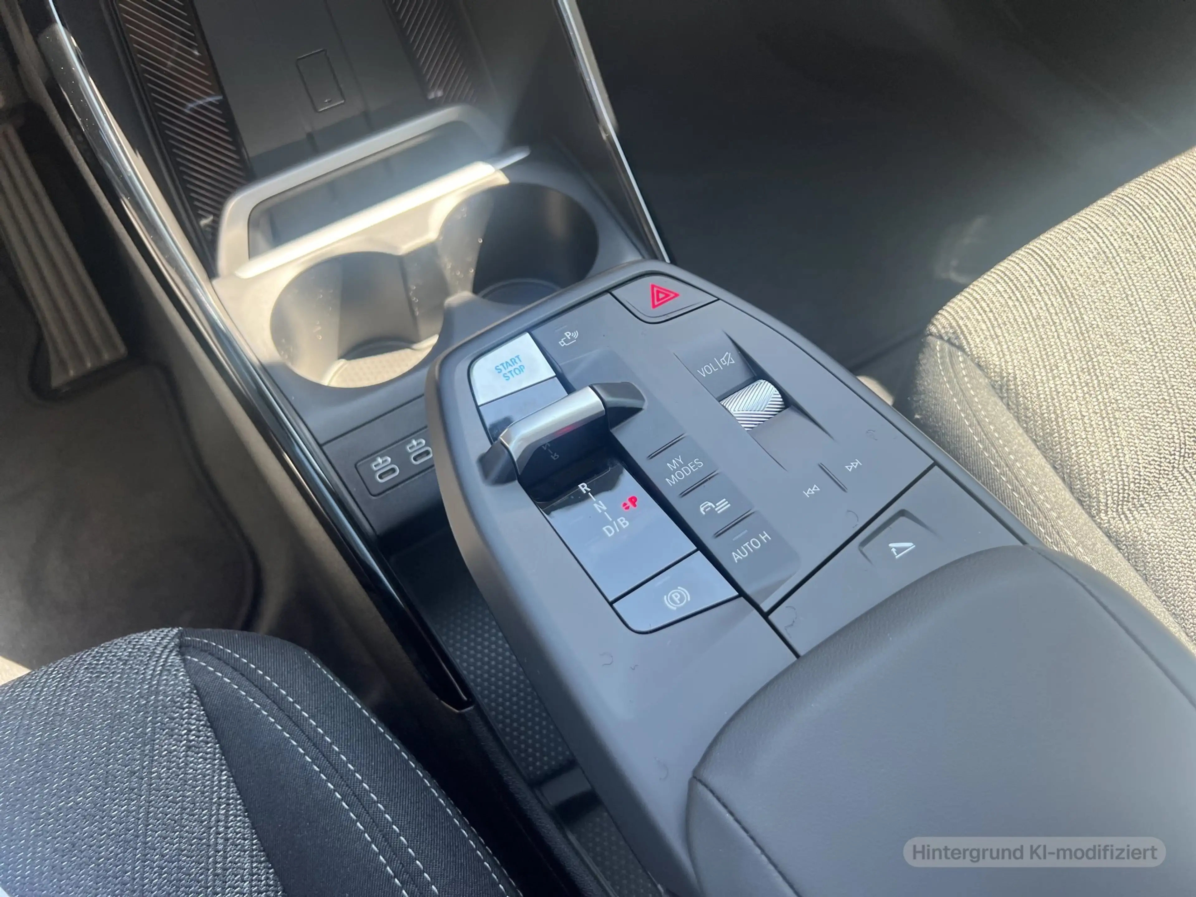 BMW iX1 xDrive30  LED AHK KOMFORTZUG RÜCKFAHR SHZ DAB — photo 15