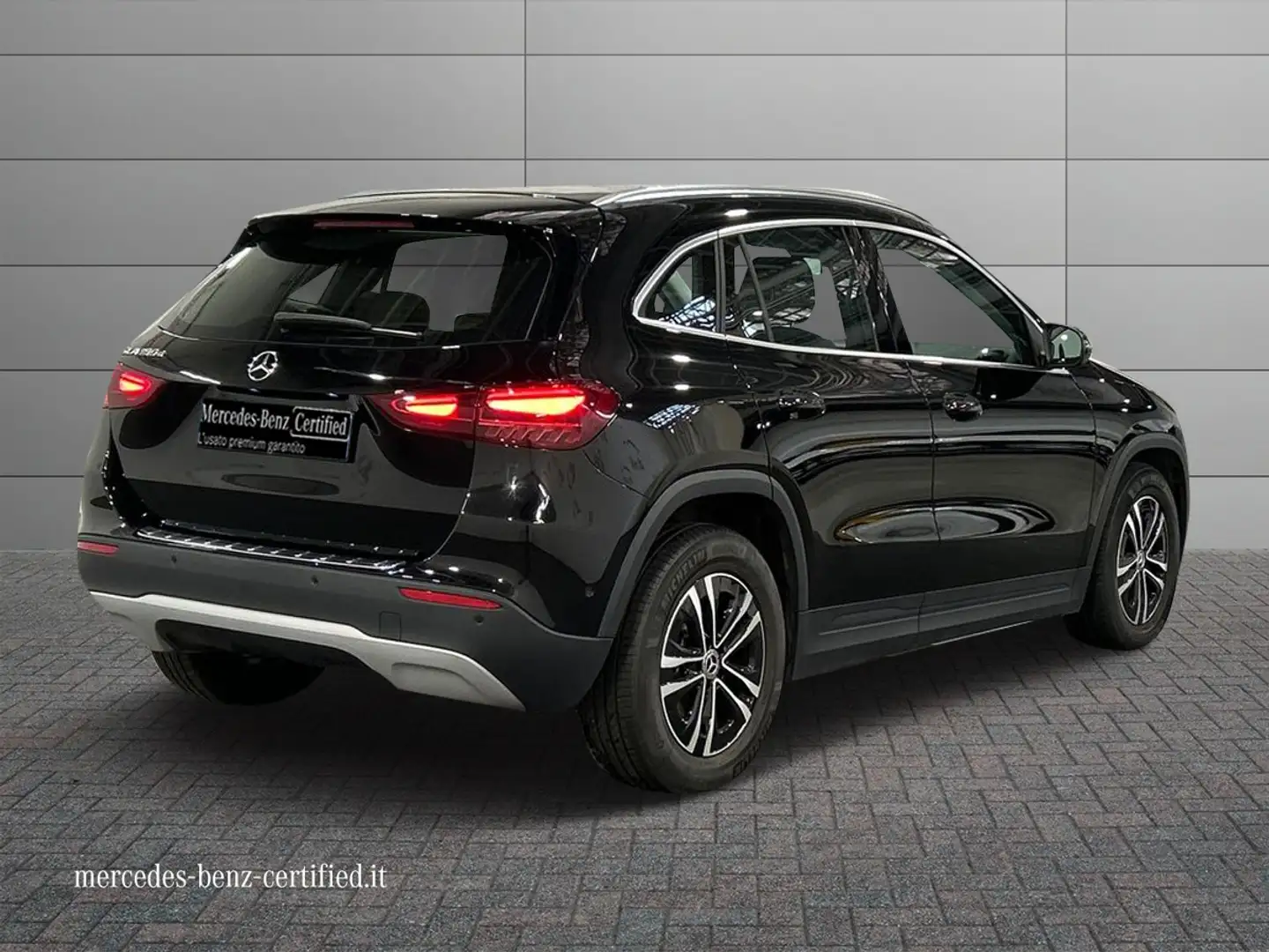 Mercedes-Benz GLA 180 d Advanced auto Чёрный - 2