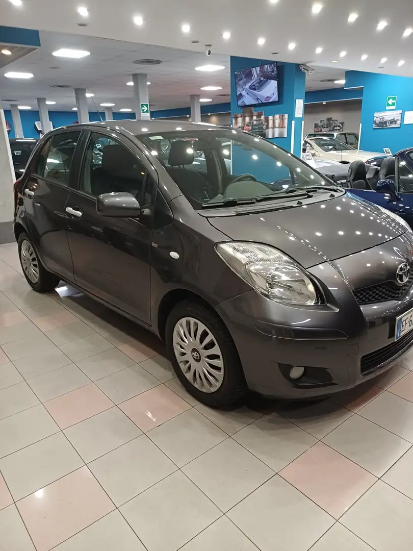 Toyota Yaris Yaris 1.0 Gris - 2