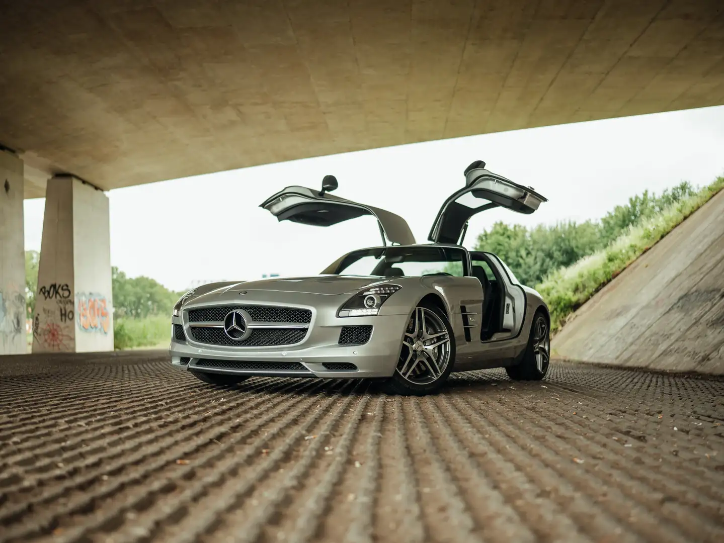 Mercedes-Benz SLS AMG Zilver - 1
