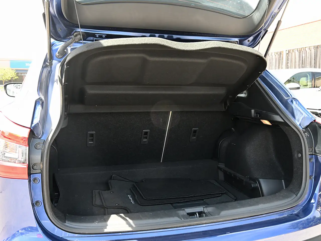 Nissan Qashqai снимка Nissan Qashqai