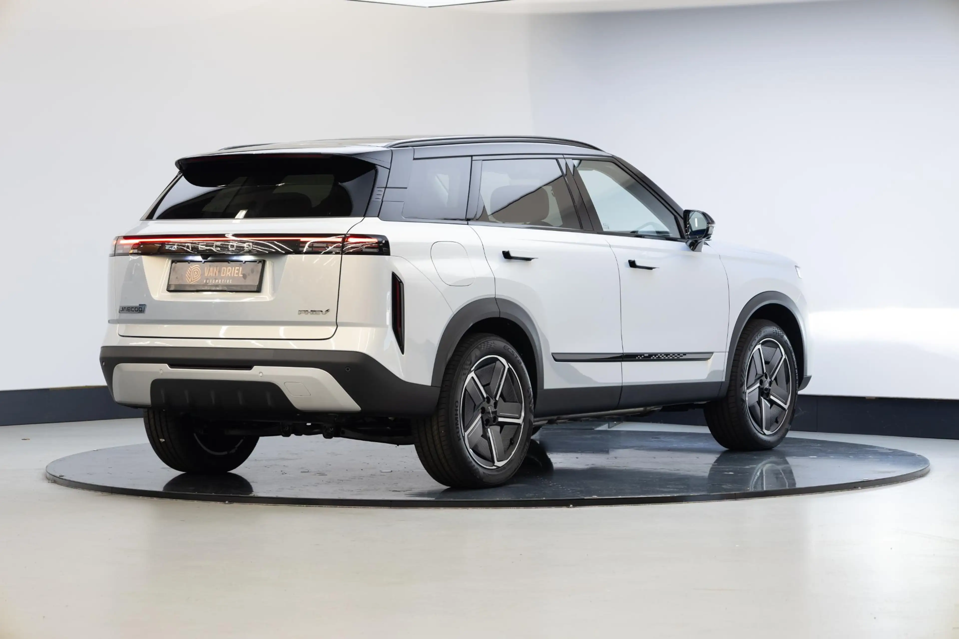 Jaecoo 7 1.5 GDI SHS-P Exclusive | Moonlight Silver & Car — photo 33
