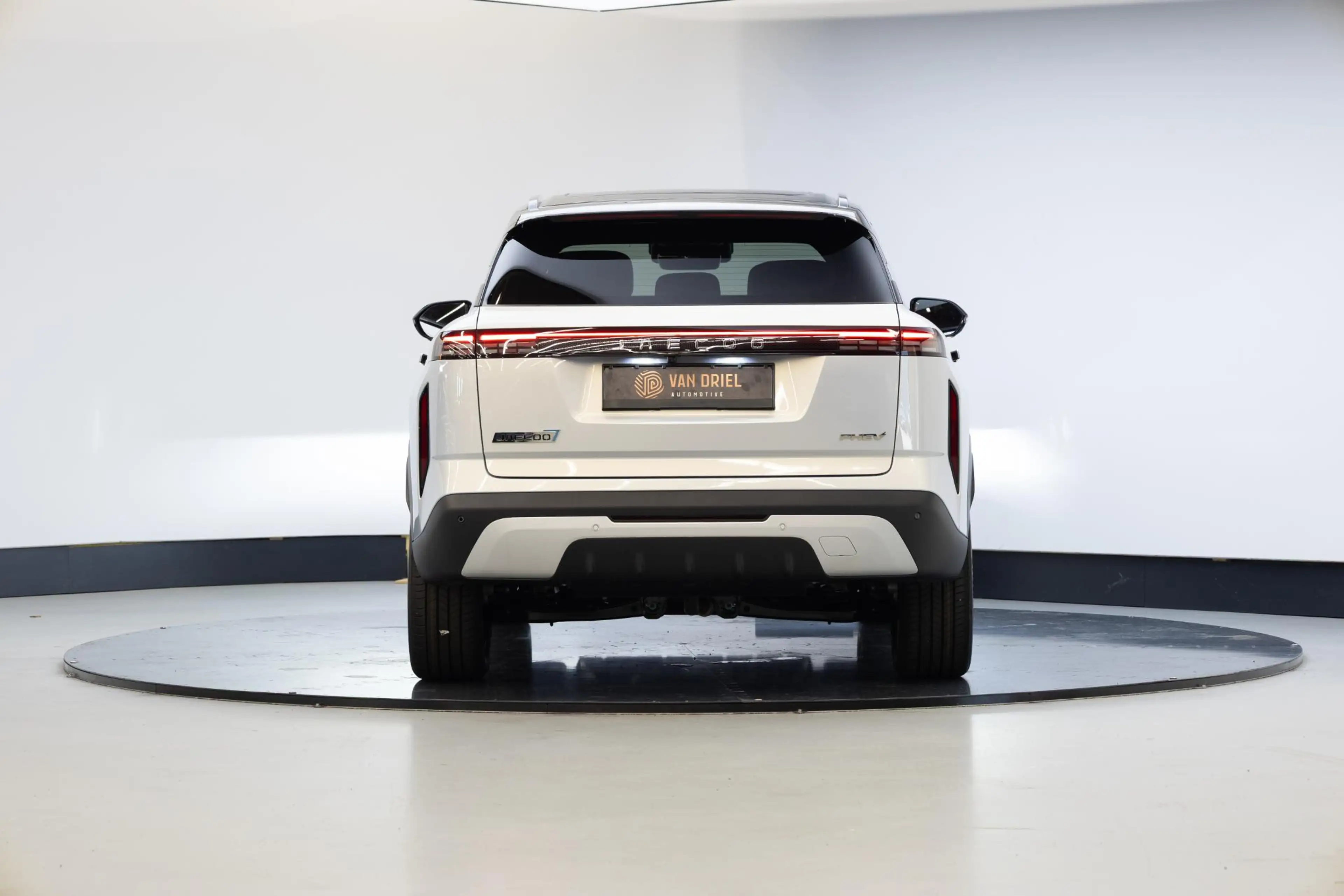 Jaecoo 7 1.5 GDI SHS-P Exclusive | Moonlight Silver & Car — photo 32