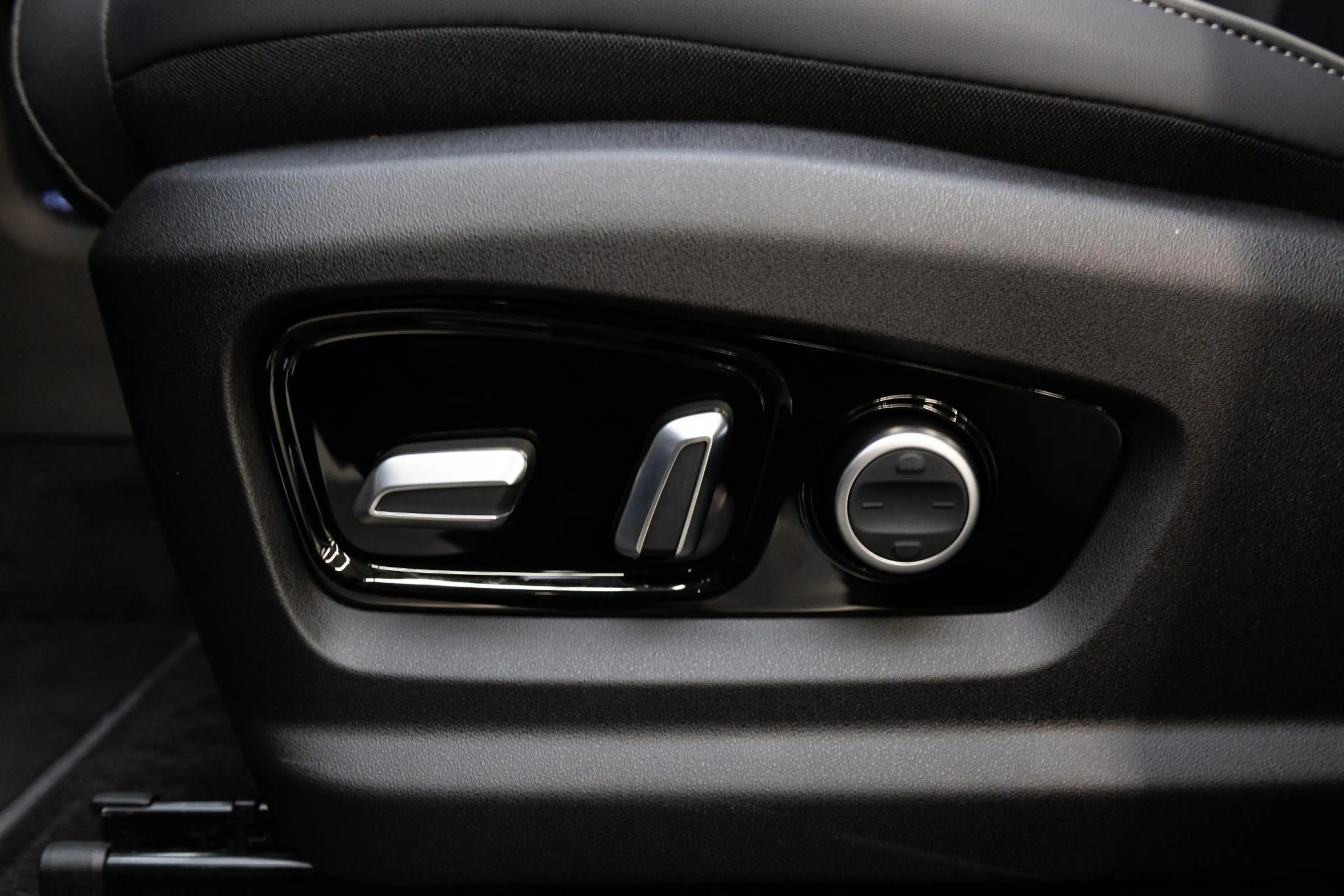 Jaecoo 7 1.5 GDI SHS-P Exclusive | Moonlight Silver & Car — photo 6