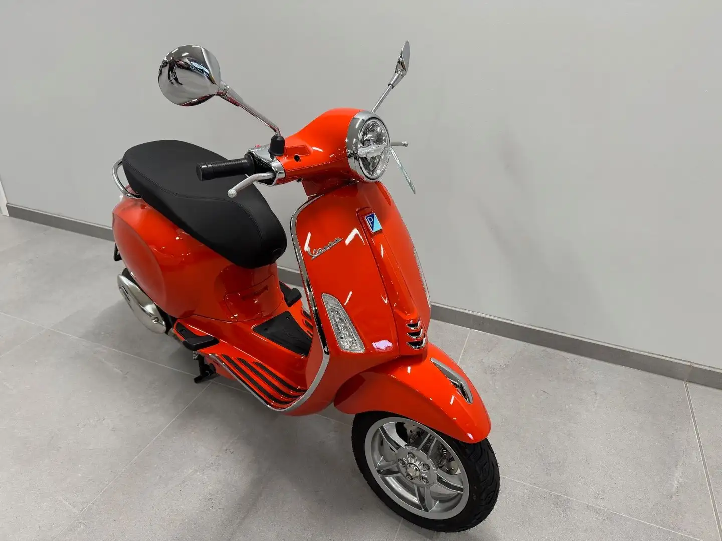 Vespa Primavera 125 E5+ Chrismas Aktion Orange - 1