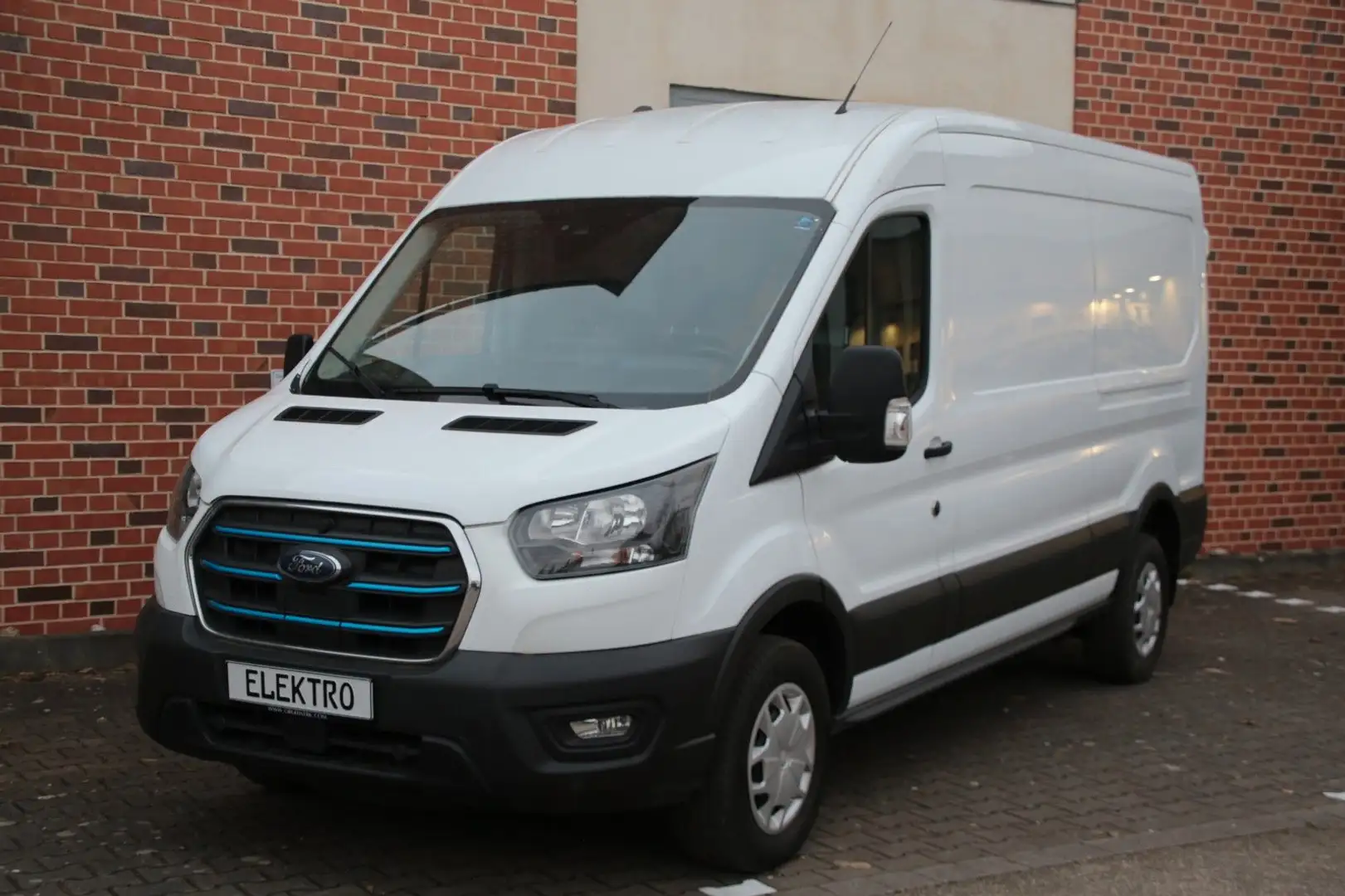 Ford Transit e-Transit Kasten E 350 L3H2 Trend Weiß - 1