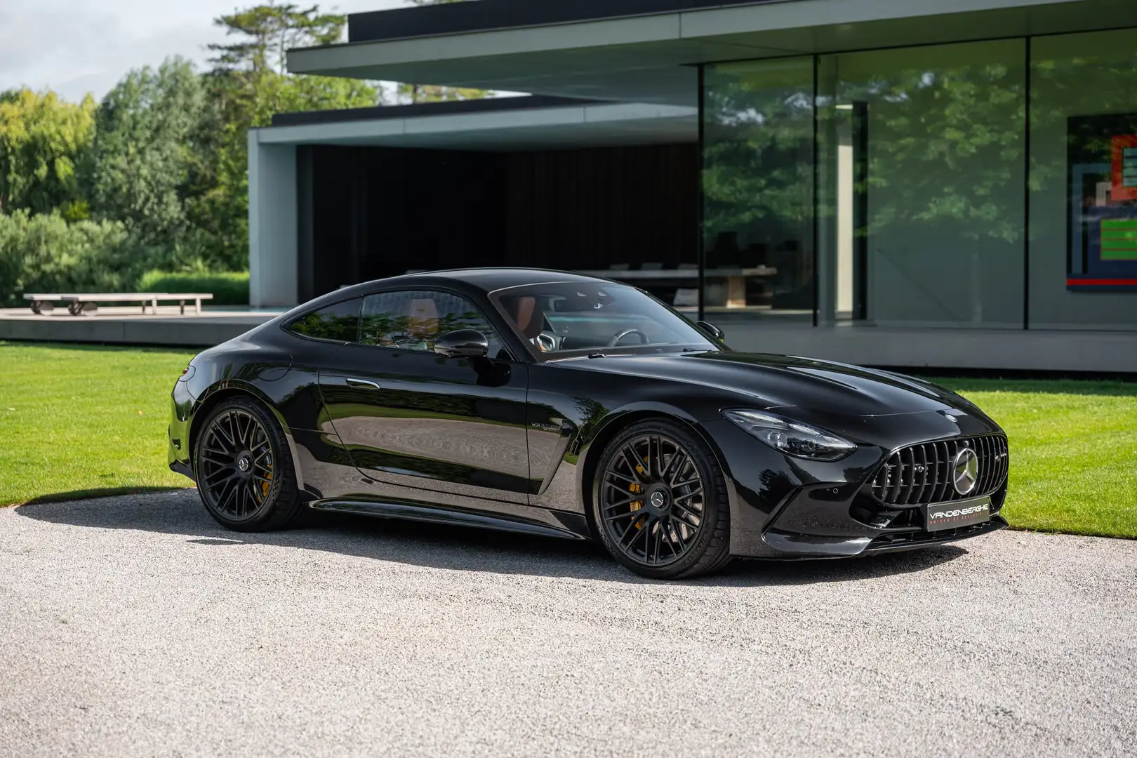 Mercedes-Benz AMG GT 63/PANO/BURMESTER/BI-COLOR/NIGHTPAKKET/PERF. SOUND Zwart - 1