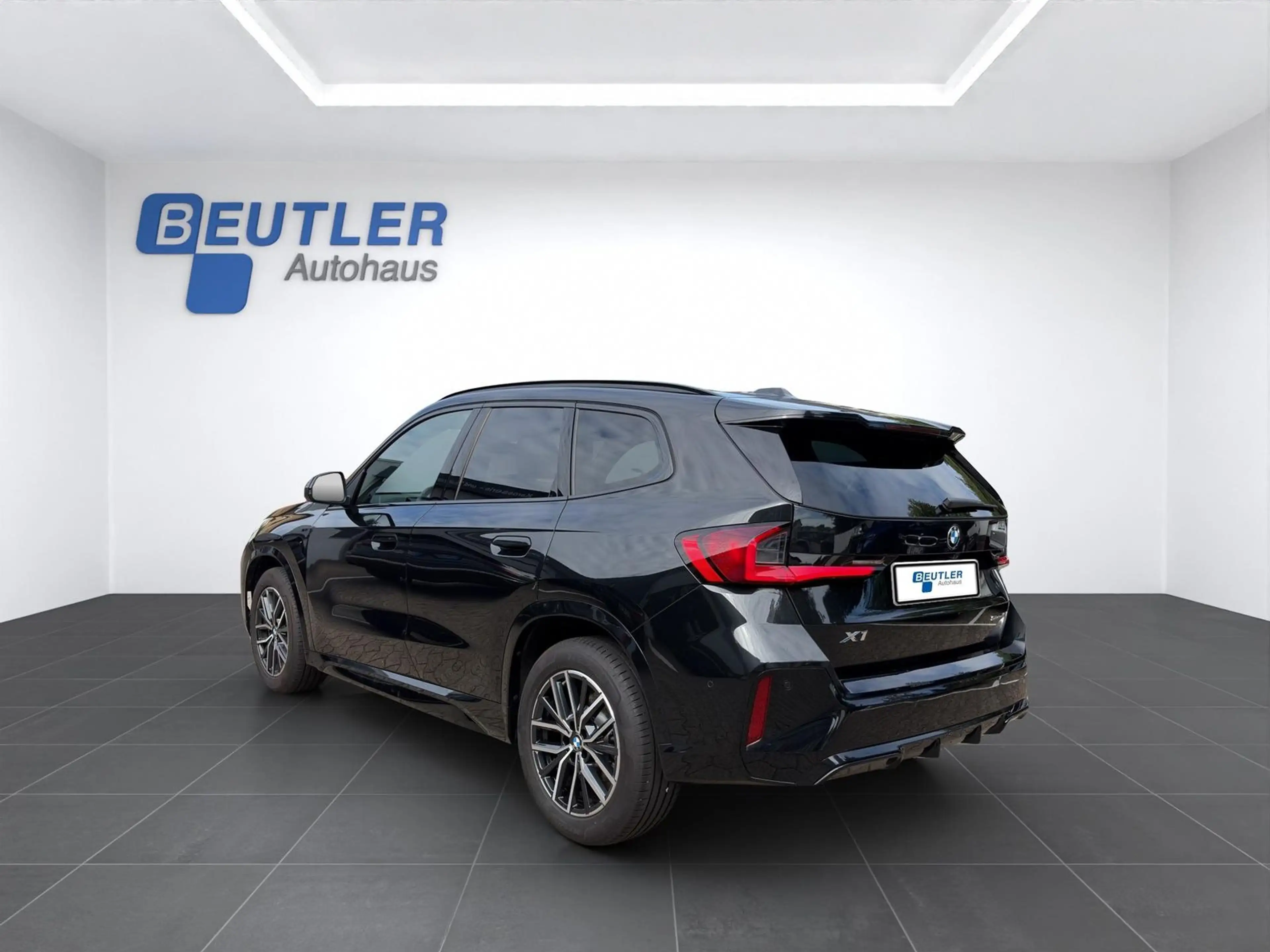 BMW X1 sDrive 18i M Sport 18" aLED Keyless Kamera — photo 3