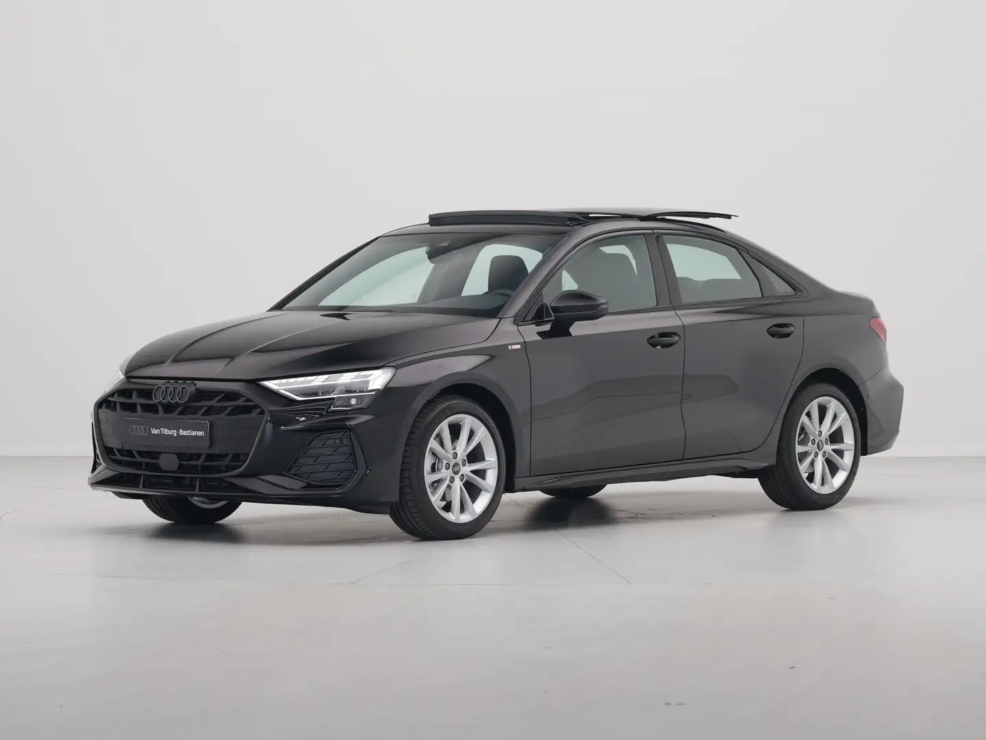 Audi A3 Limousine 30 TFSI 116 S tronic S edition Automaat Zwart - 2