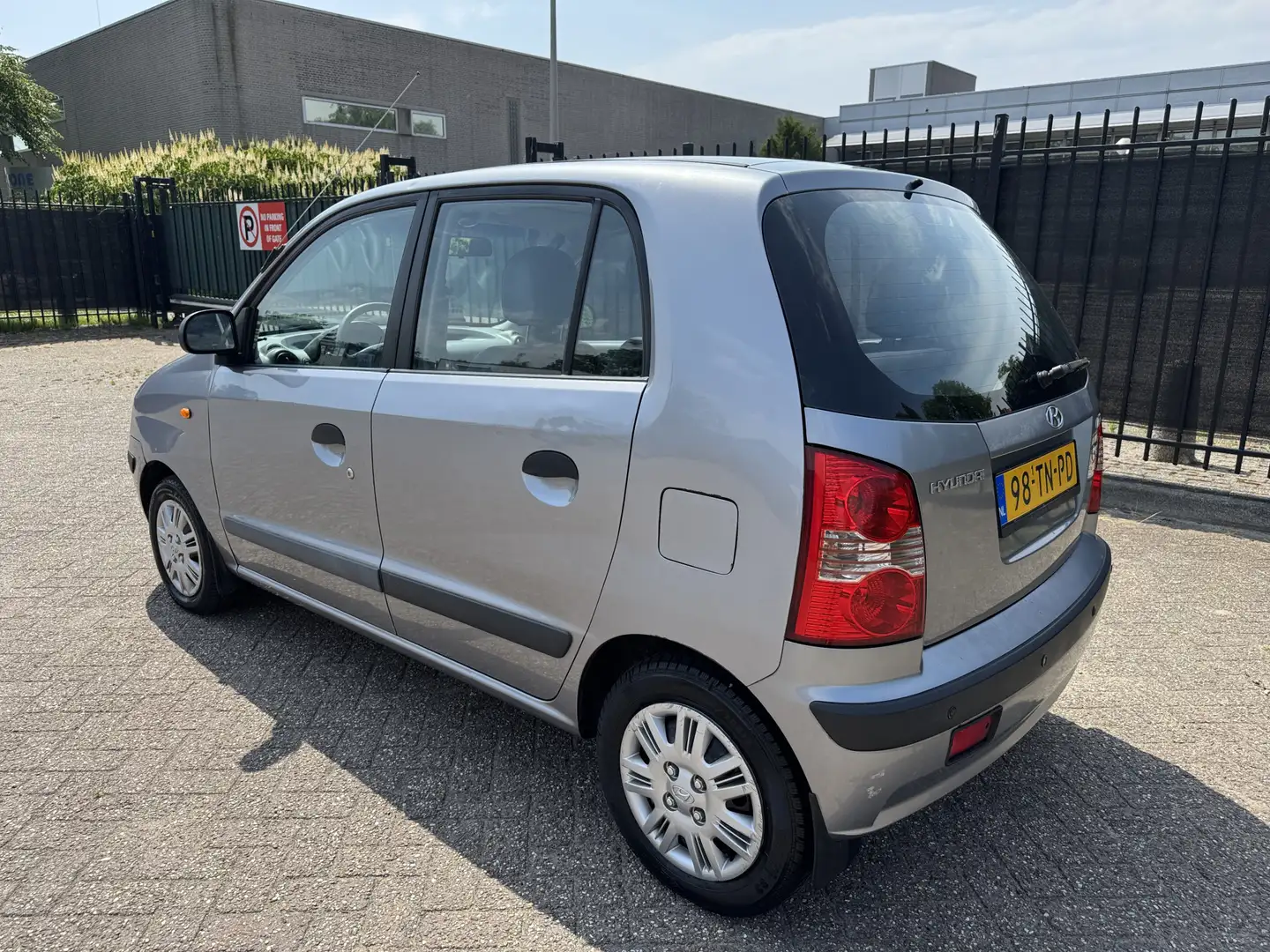 Hyundai Atos 1.1i Active Cool Airco/PDC/CV/StrBkr Grijs - 2