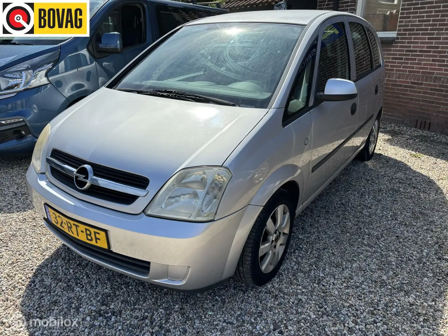Opel Meriva 1.6-16V Cosmo airco en automaat NAP lage km stand Grijs - 2