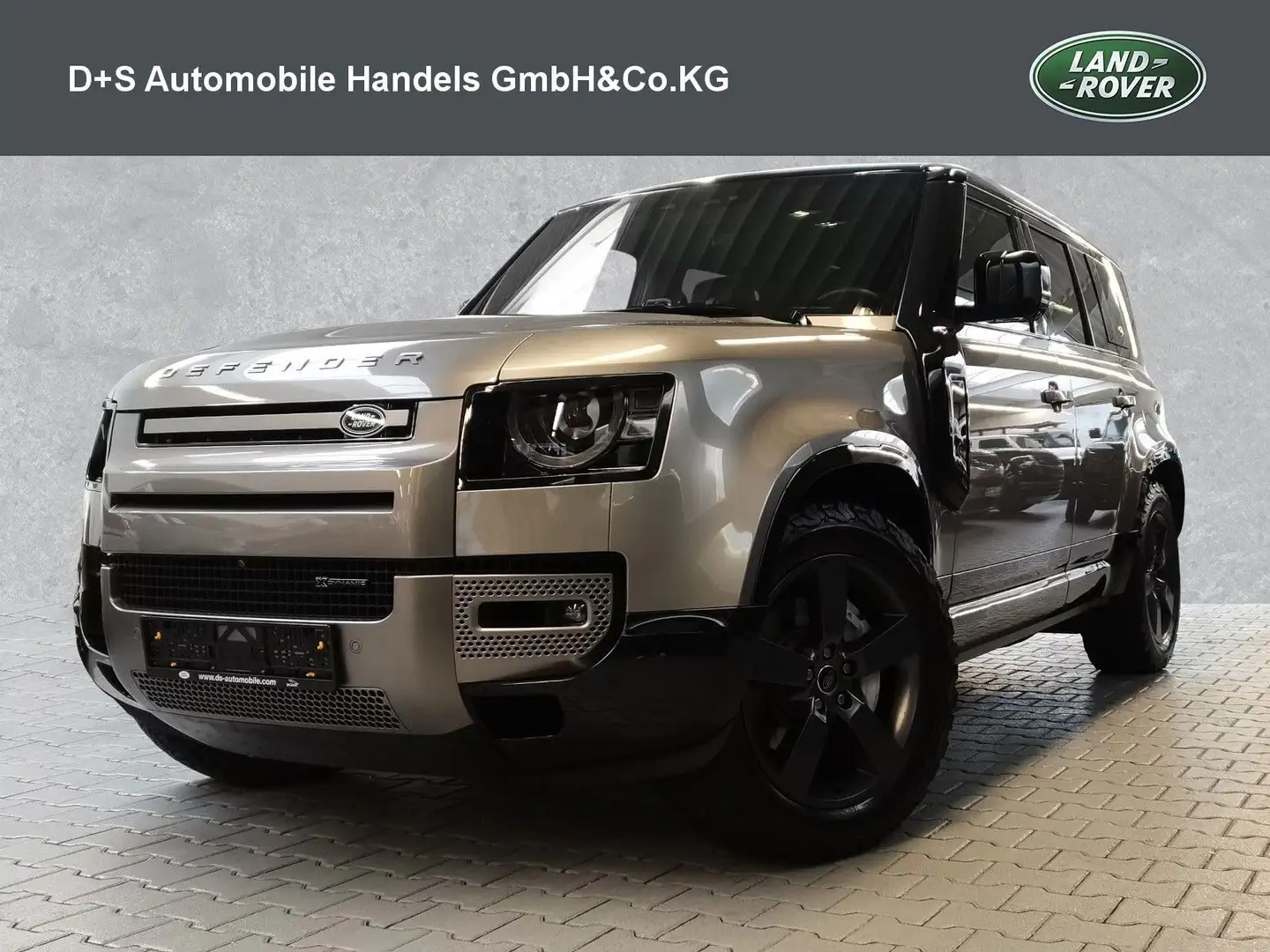 Land Rover Defender 110 D300 X-Dynamic HSE Silber - 1
