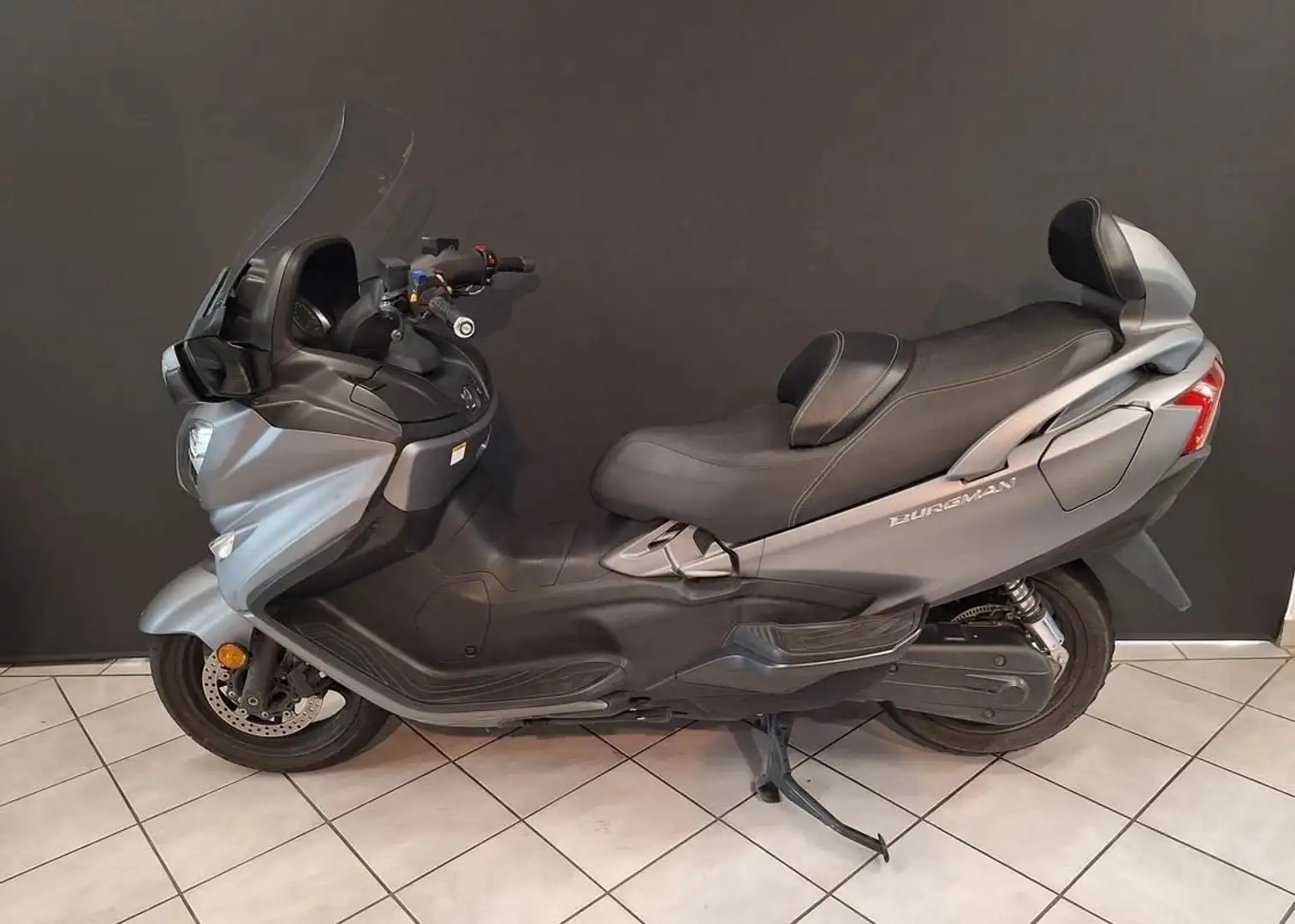 Suzuki Burgman 650 Gris - 1