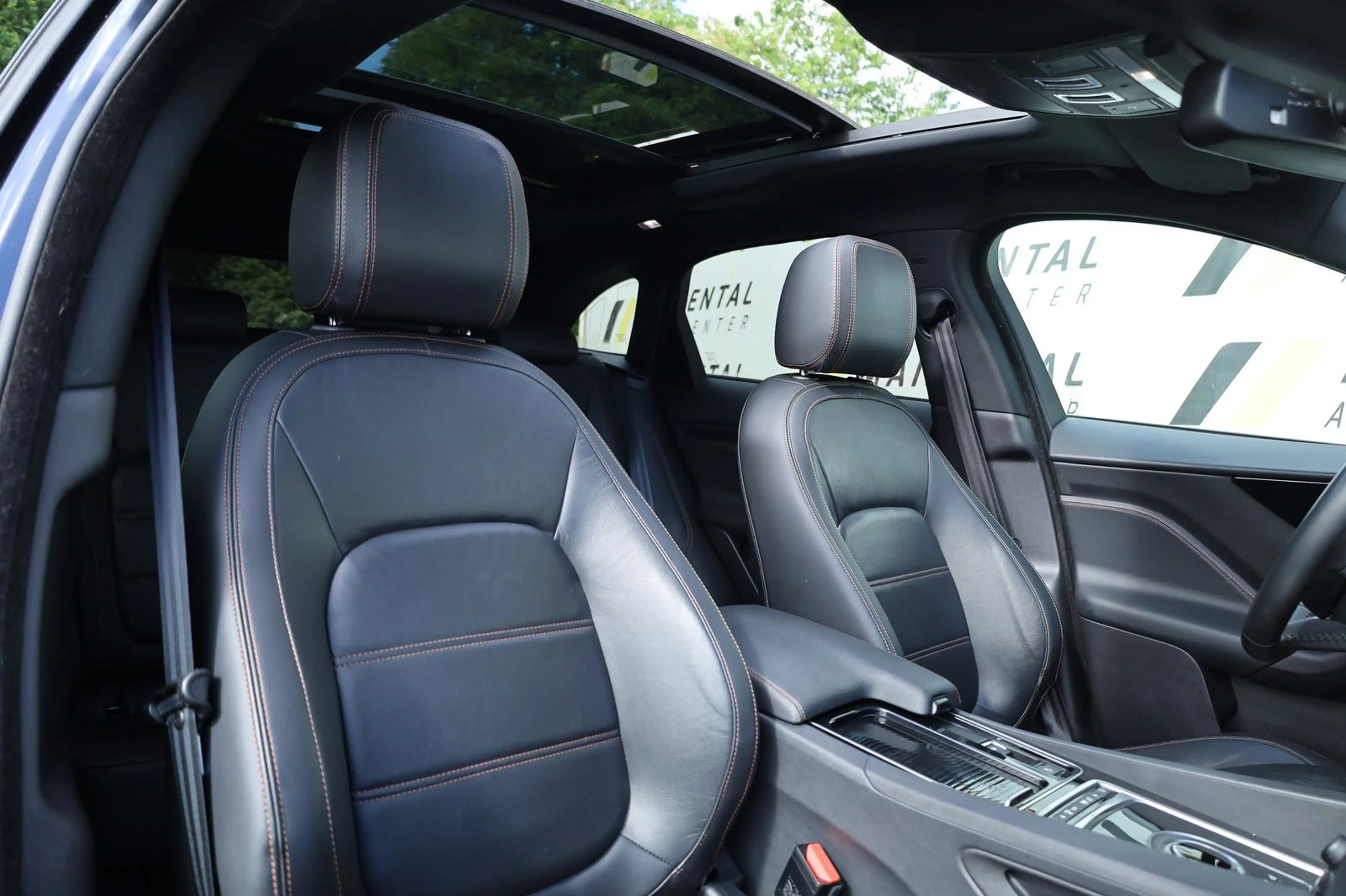 Jaguar F-Pace F-PACE Pure — photo 9