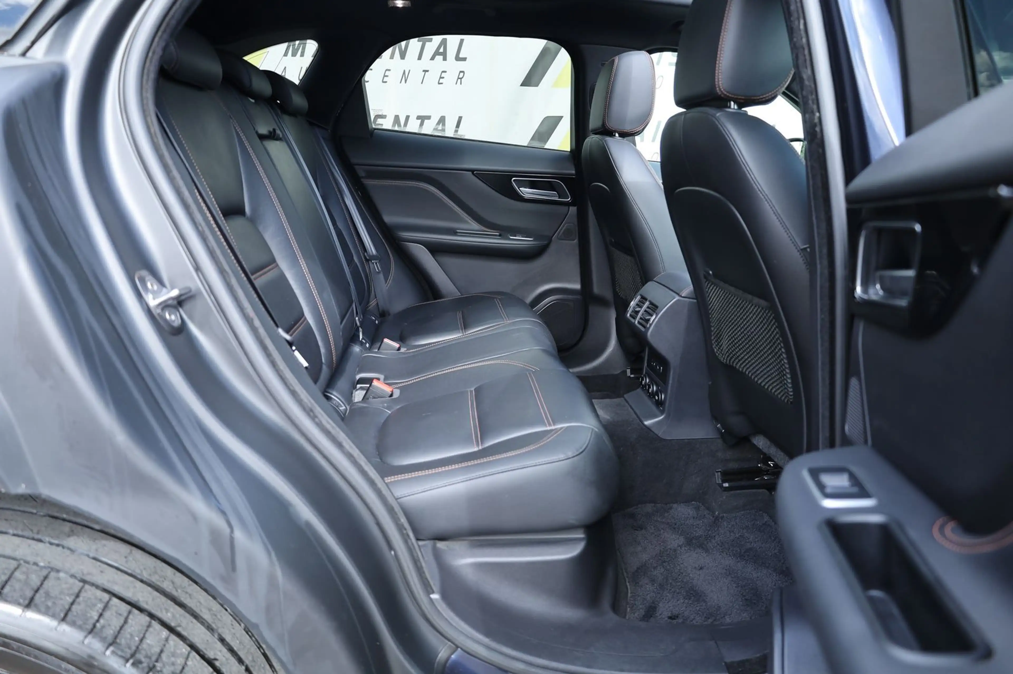 Jaguar F-Pace F-PACE Pure — photo 10