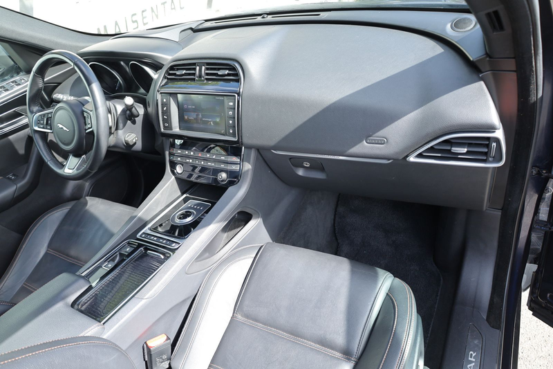 Jaguar F-Pace F-PACE Pure — photo 8