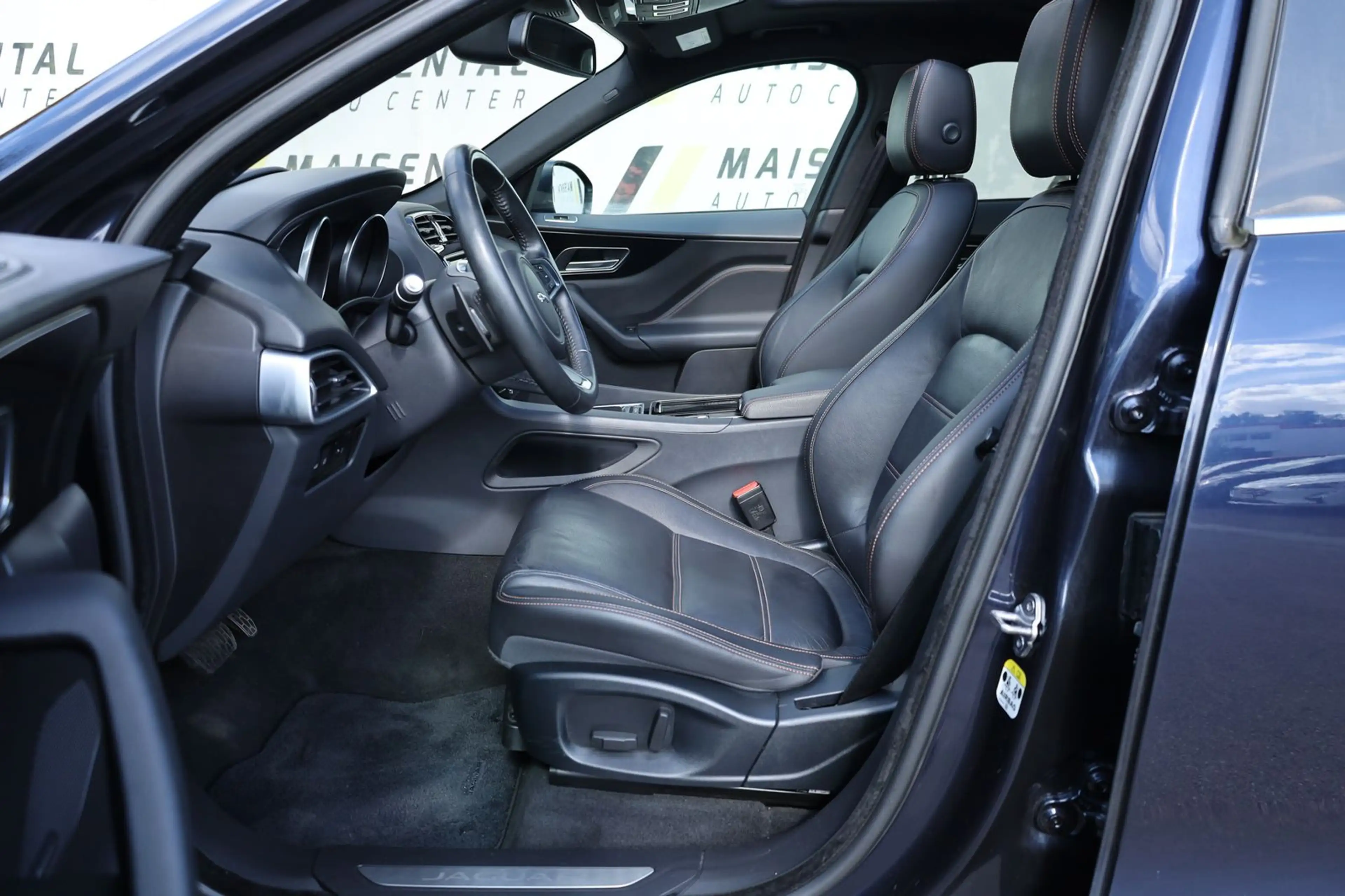 Jaguar F-Pace F-PACE Pure — photo 12