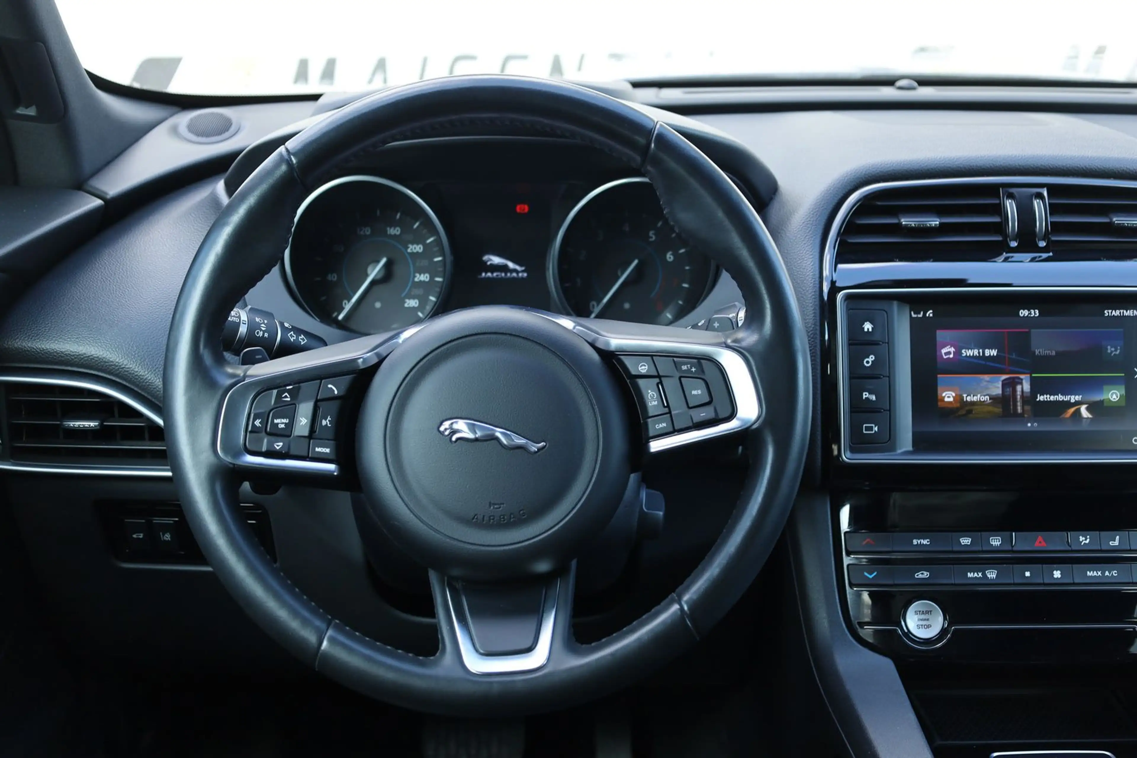 Jaguar F-Pace F-PACE Pure — photo 14